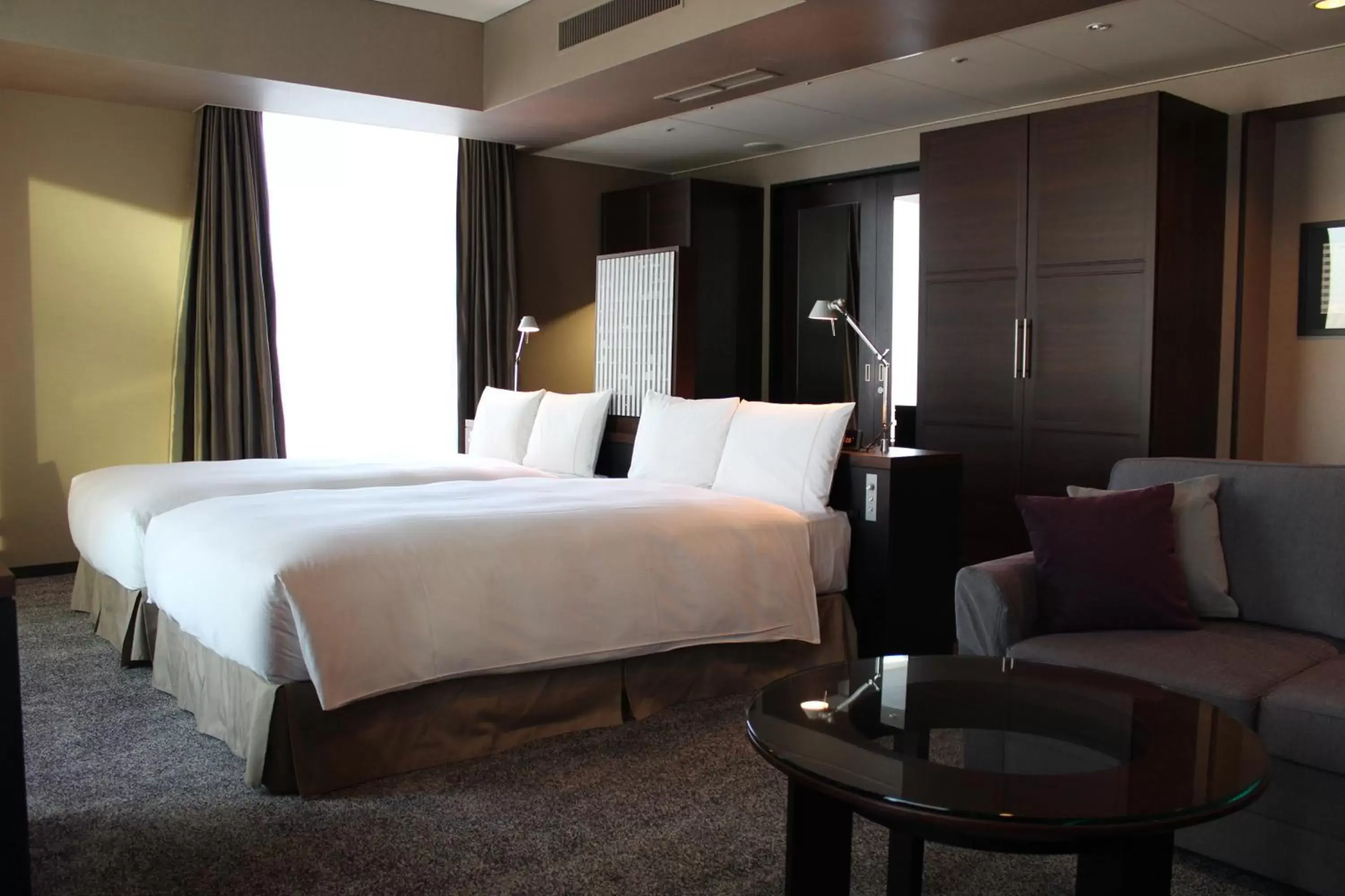 Photo of the whole room, Bed in Royal Park Hotel The Shiodome, Tokyo