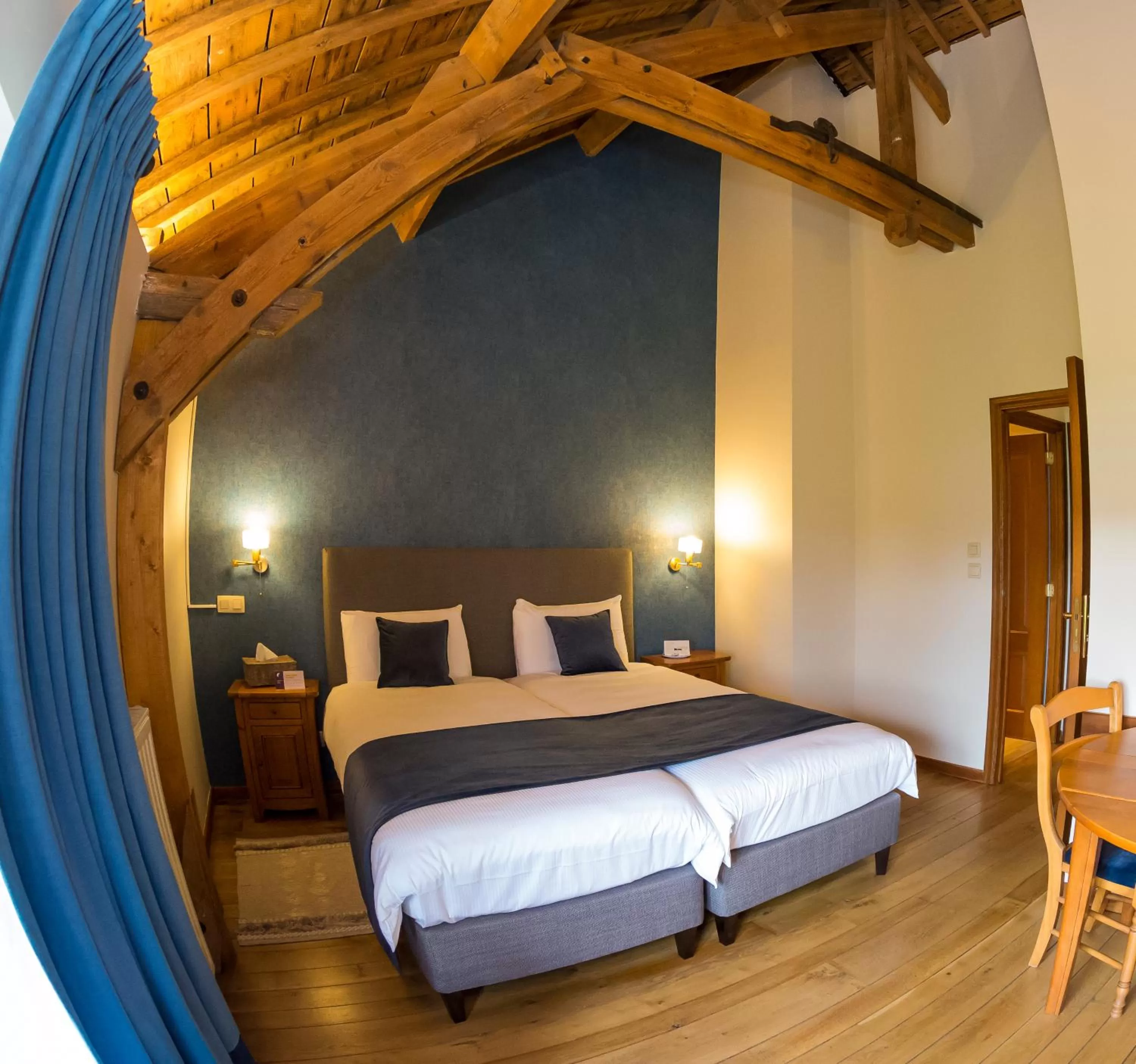 Photo of the whole room, Bed in B&B Ferme Château de Laneffe