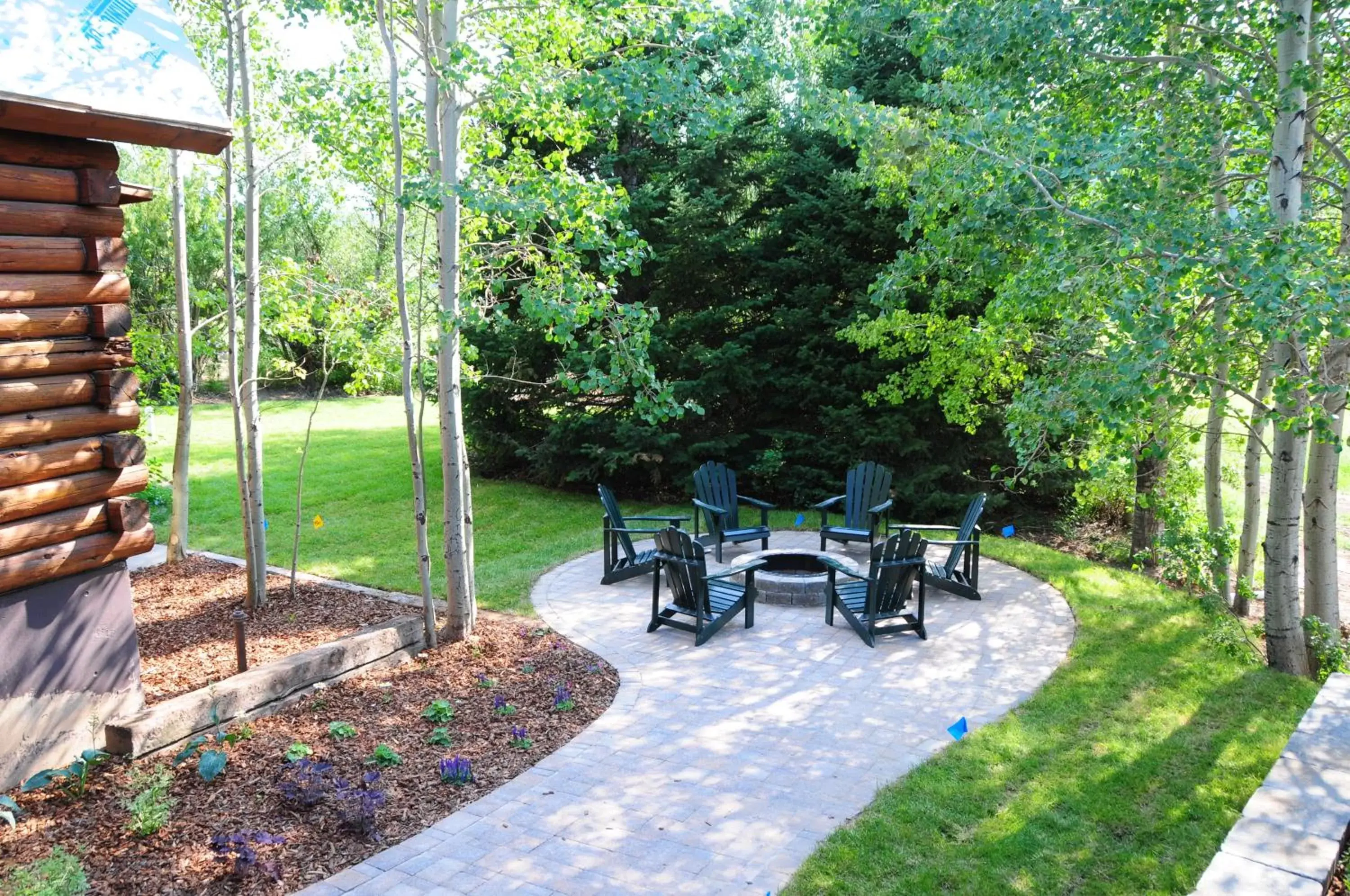 Patio in Fin and Feather Inn