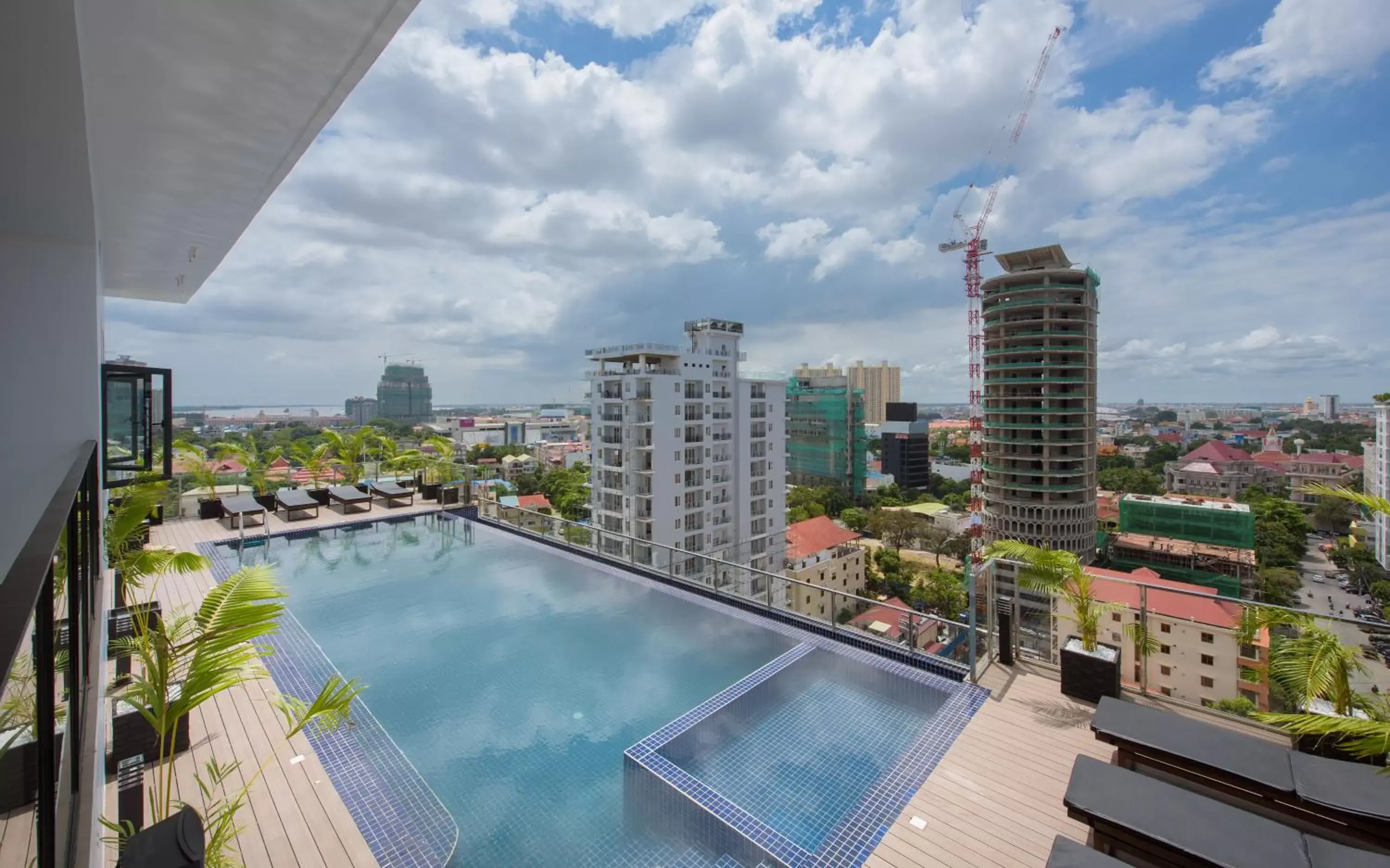 Swimming Pool in Mansion 51 Hotel & Apartment