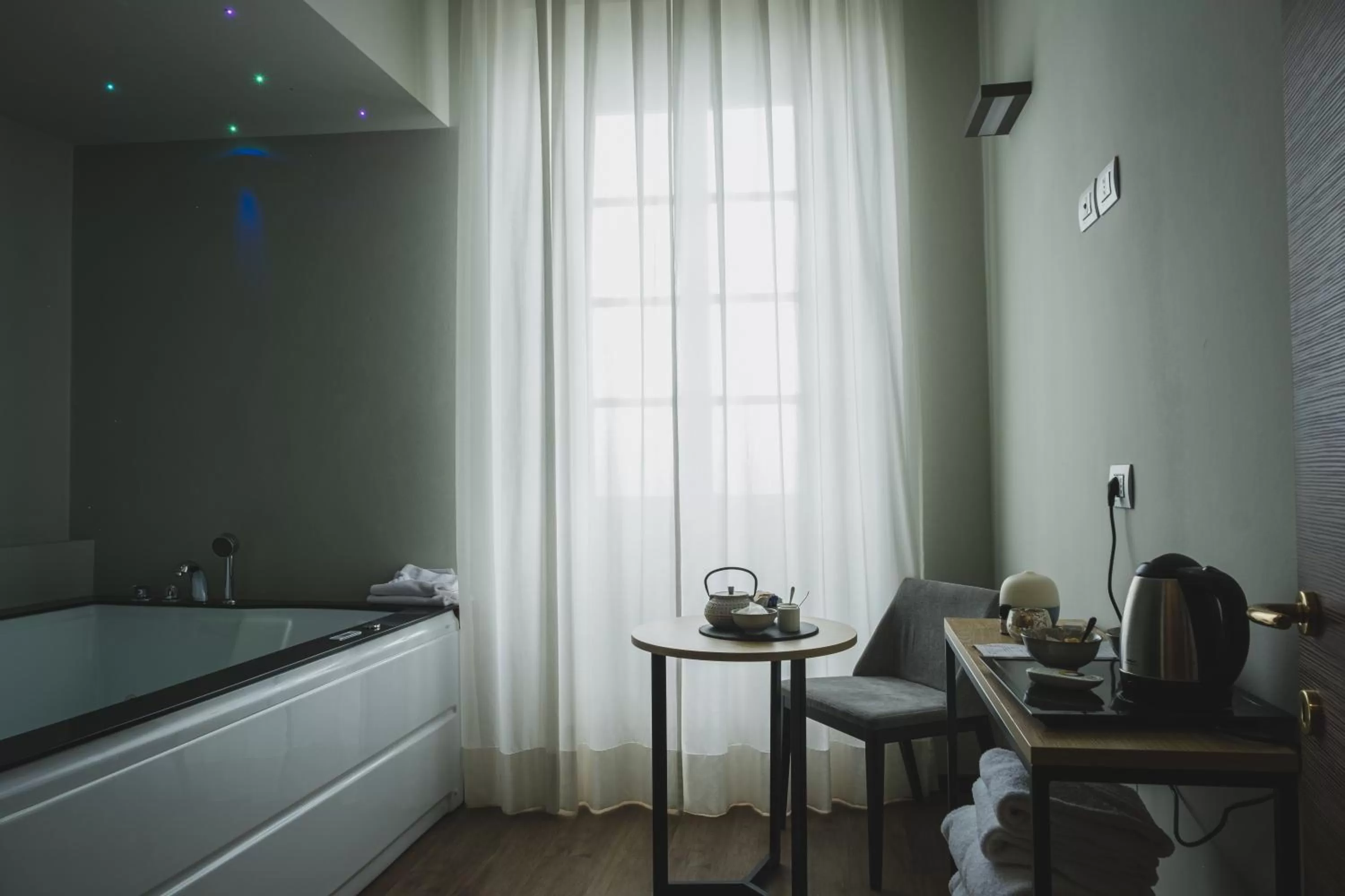 Hot Tub in Bosone Palace