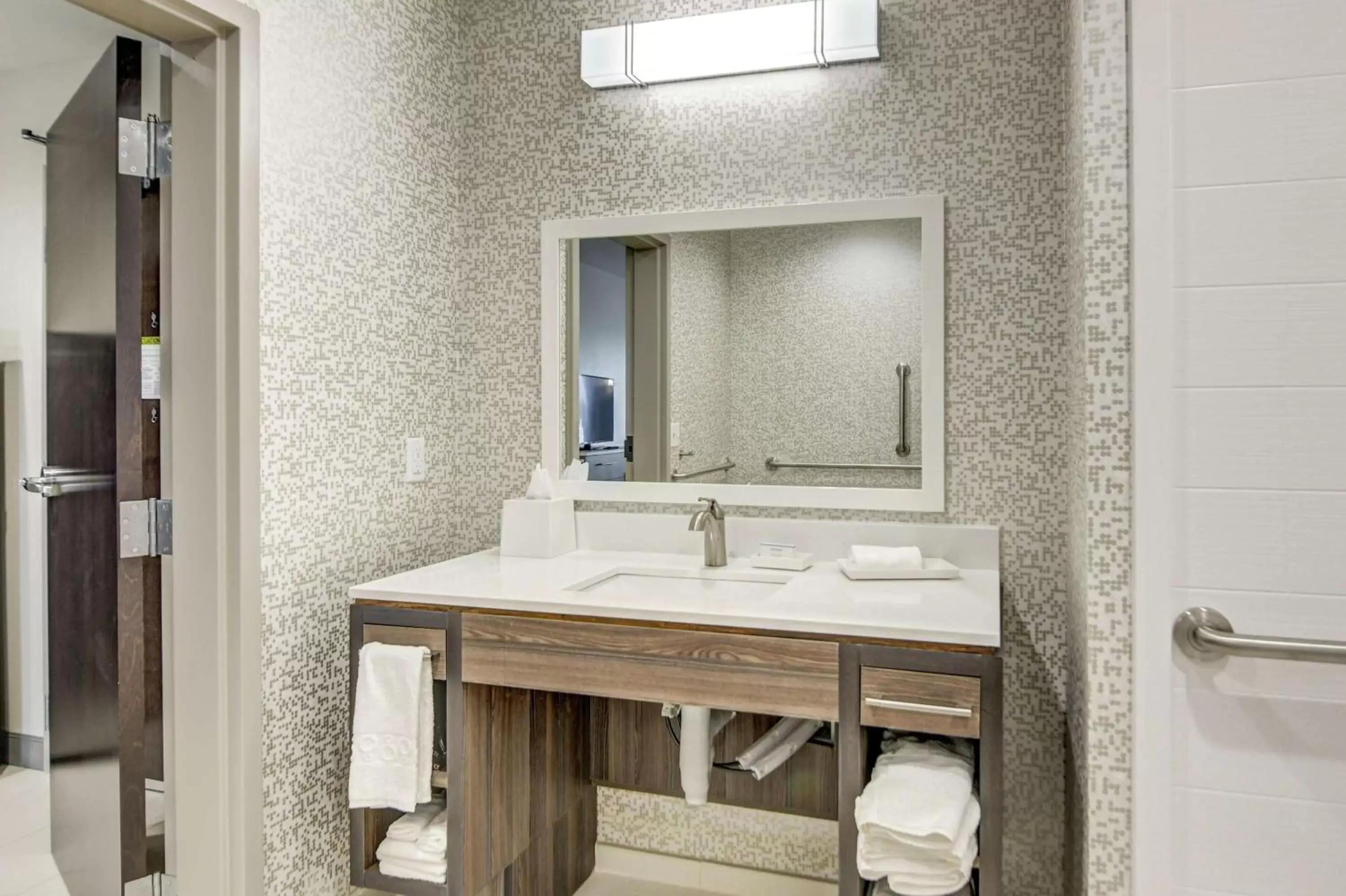 Bedroom, Bathroom in Home2 Suites By Hilton Foley