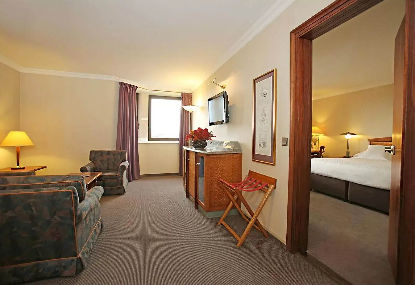 Living room, Bed in Millennium Hotel Paris Charles De Gaulle Living room, Bed in Millennium Hotel Paris Charles De Gaulle