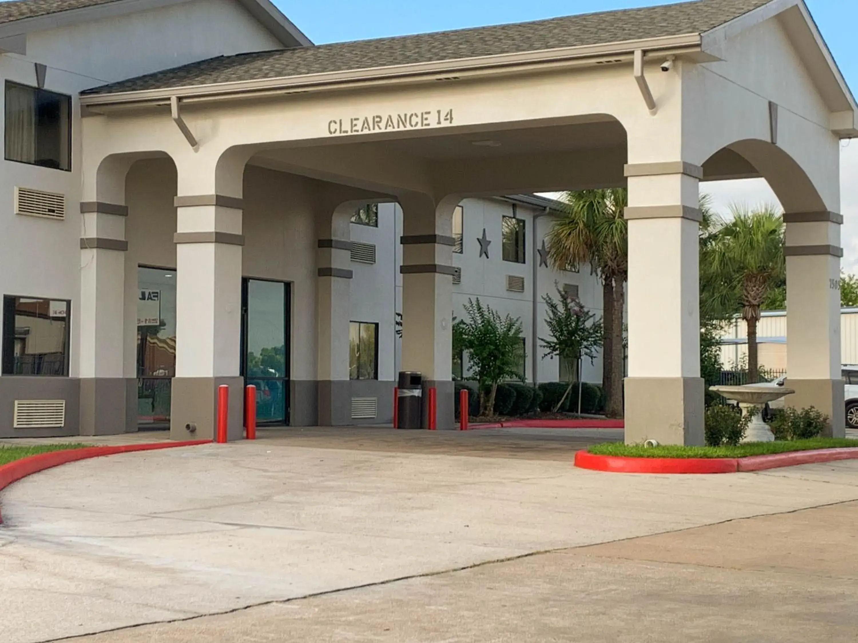 Facade/entrance in Motel 6-Houston, TX - 249 - Willowbrook