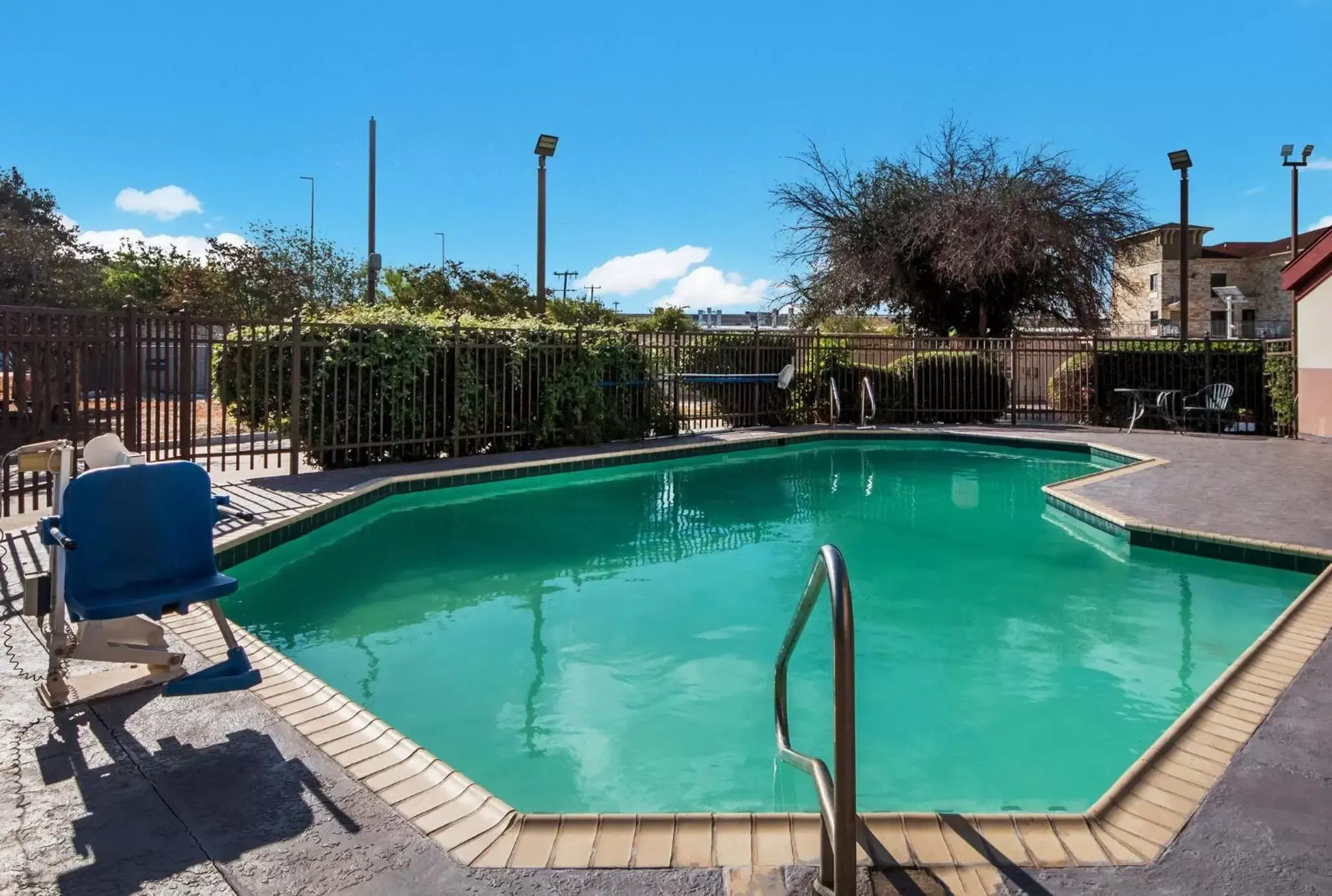 Swimming Pool in Red Roof Inn San Antonio - Seaworld Northwest