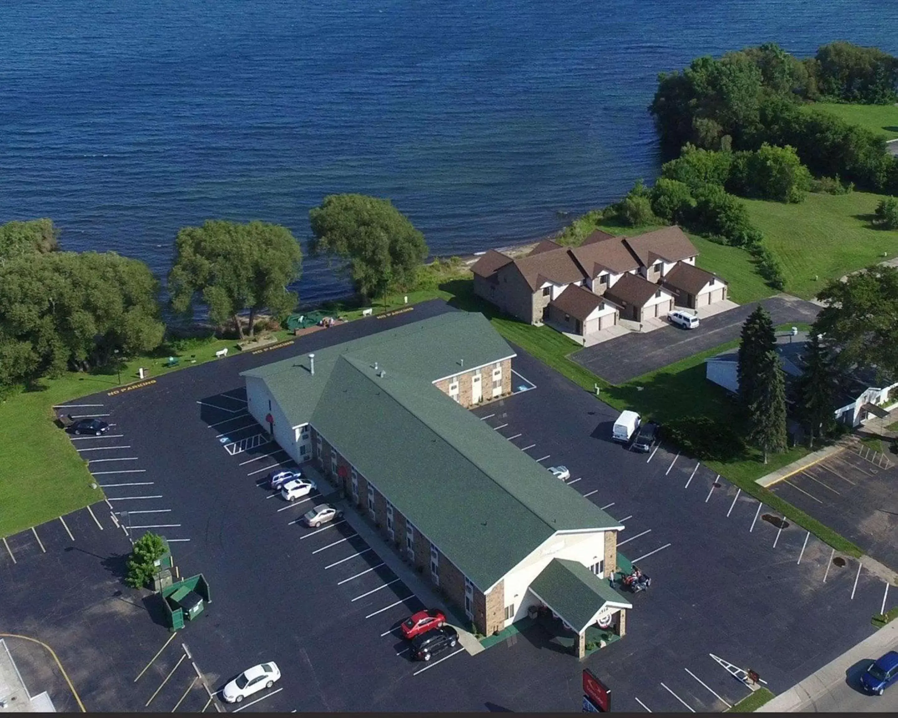Property building in Econo Lodge On the Bay