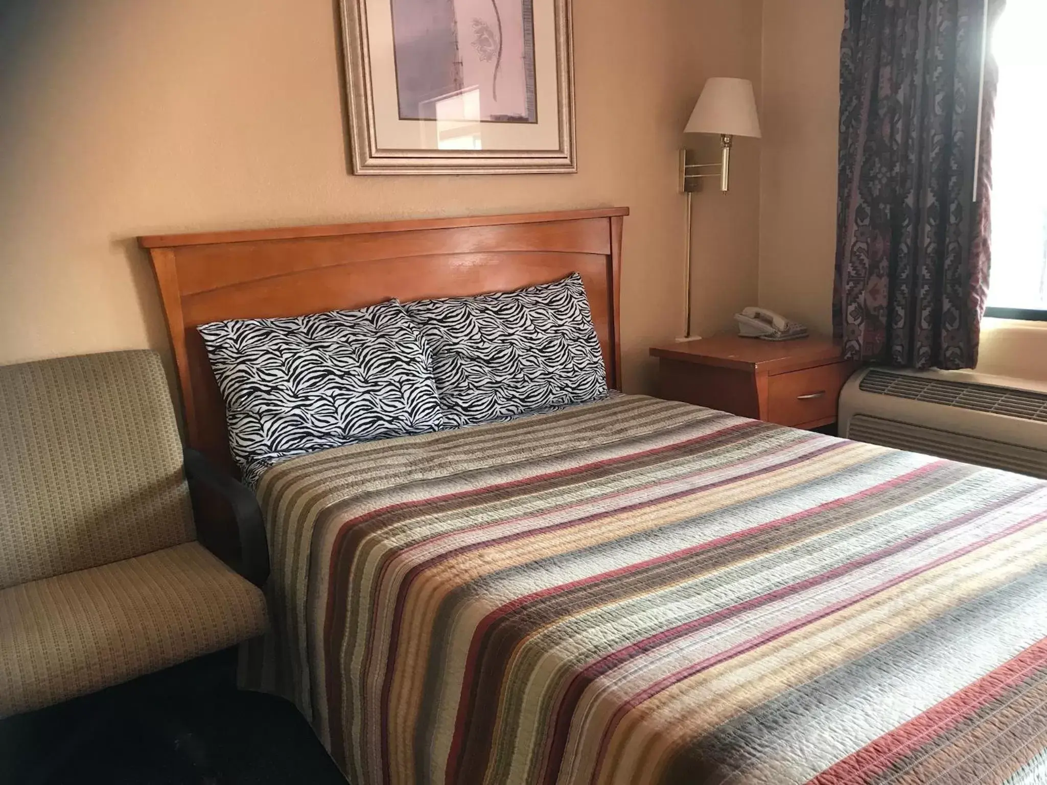 Photo of the whole room, Bed in Westerner Motel