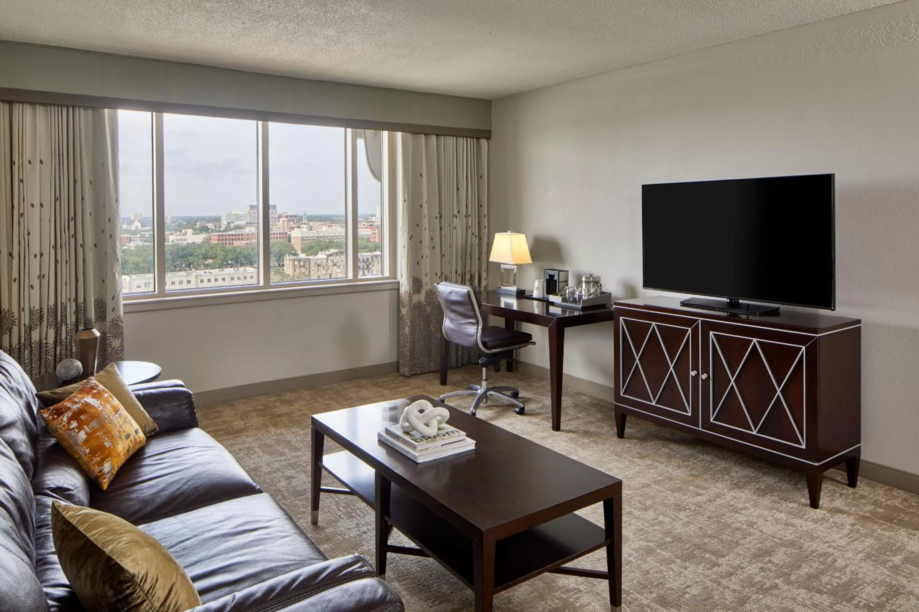 Living room in The Westin Savannah Harbor Golf Resort & Spa