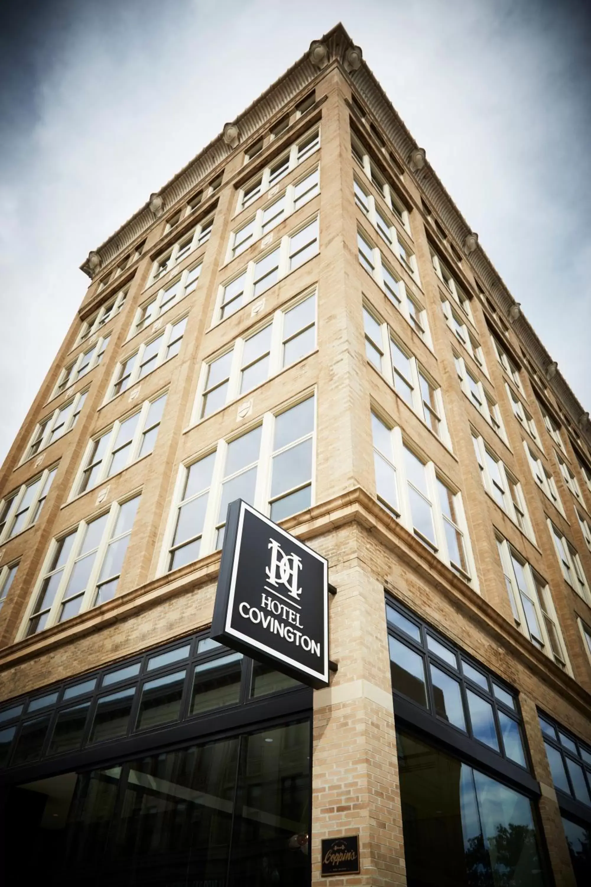 Facade/entrance, Property Building in Hotel Covington Cincinnati Riverfront