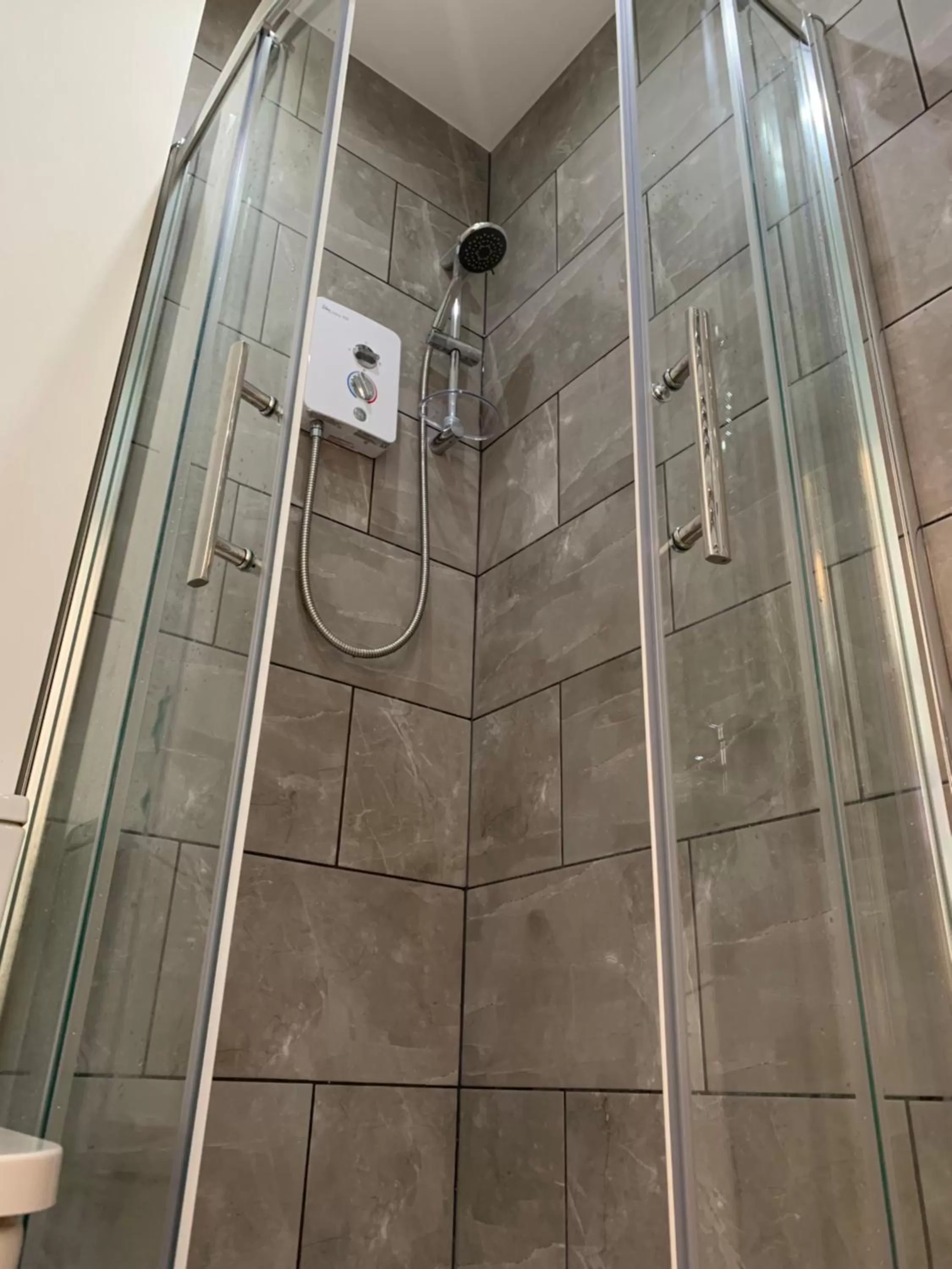 Shower in Royal Mile Balconies by the Castle