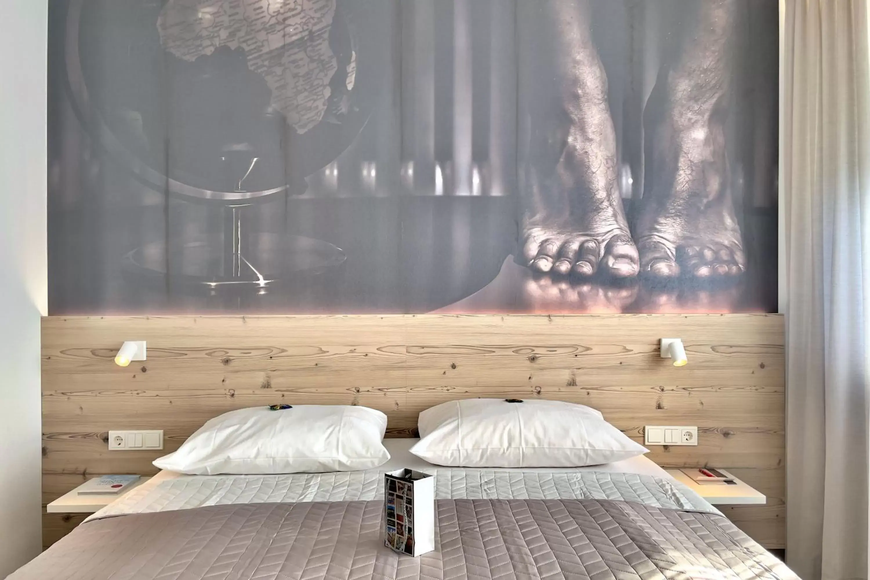 Bed in ART-Hotel Braun