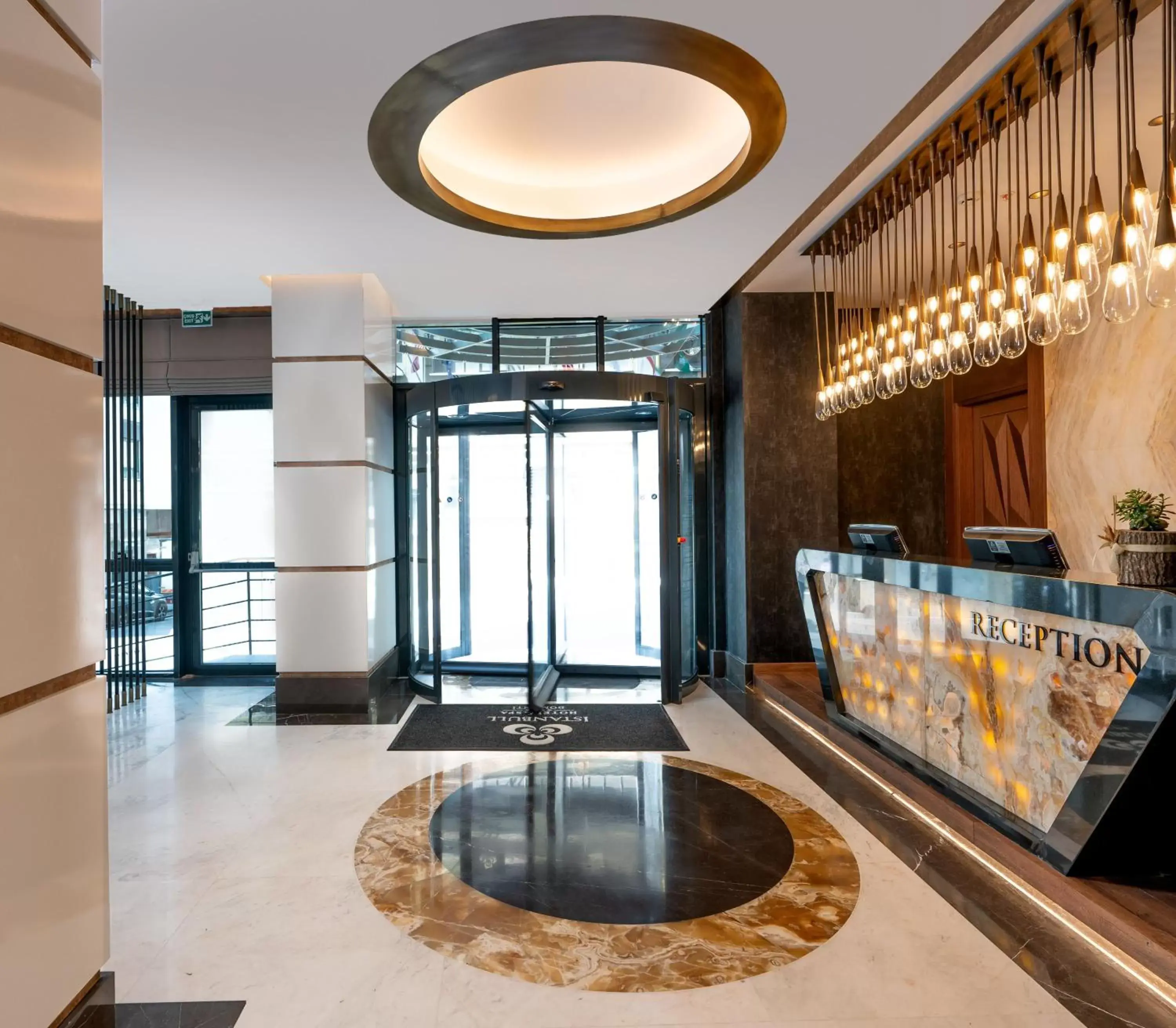 Lobby or reception, Kitchen/Kitchenette in Febor İstanbul Bomonti Hotel & Spa