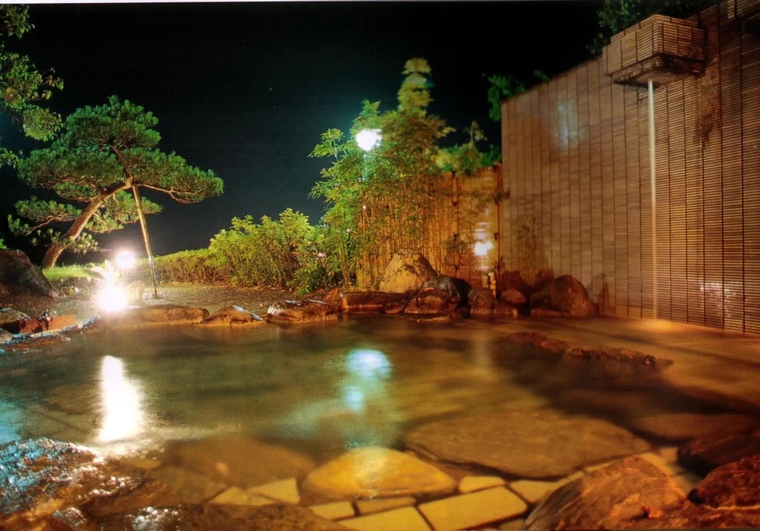 Hot Tub, Garden in Himi Onsenkyo Eihokaku