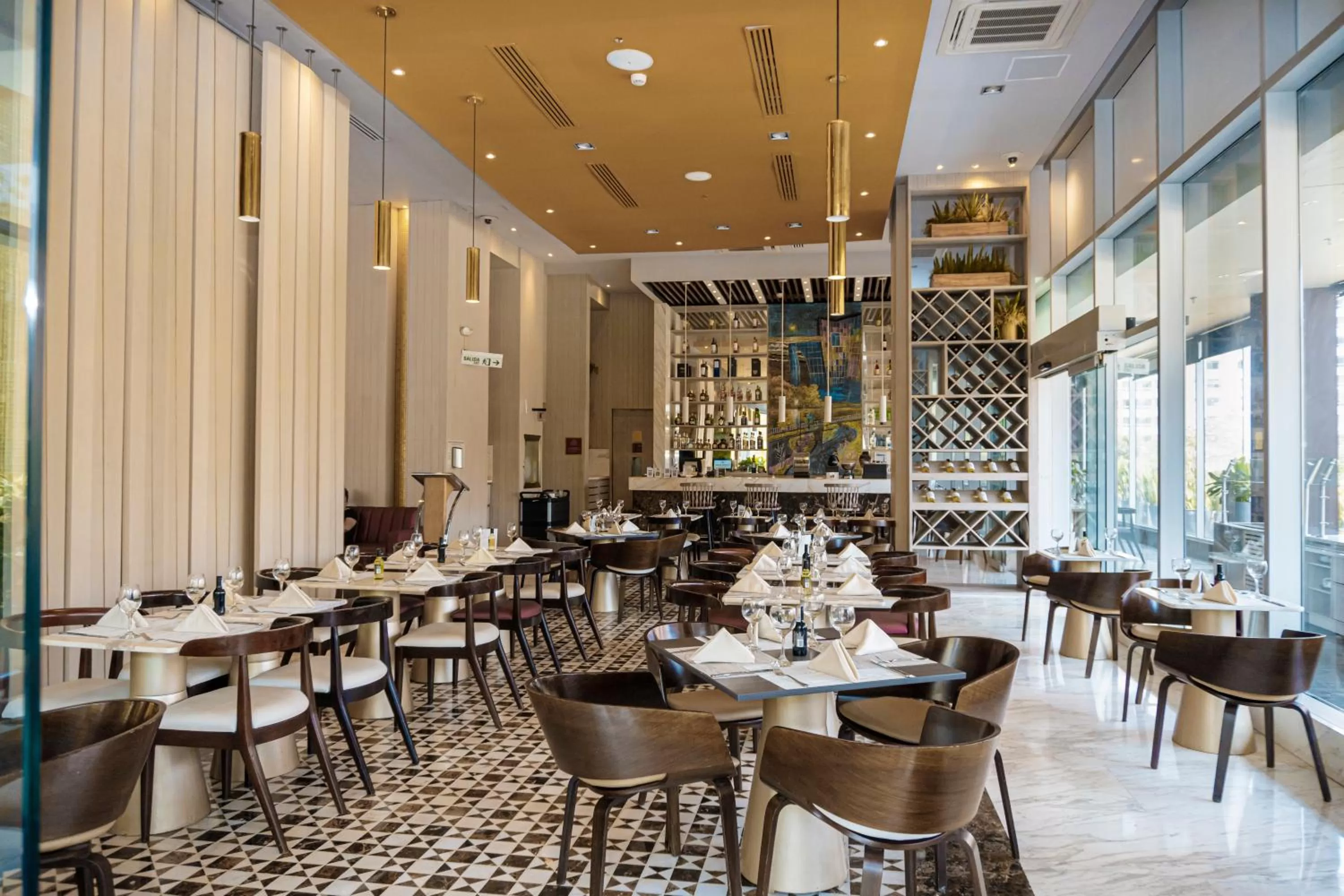 Restaurant/places to eat in Crowne Plaza Barranquilla by IHG