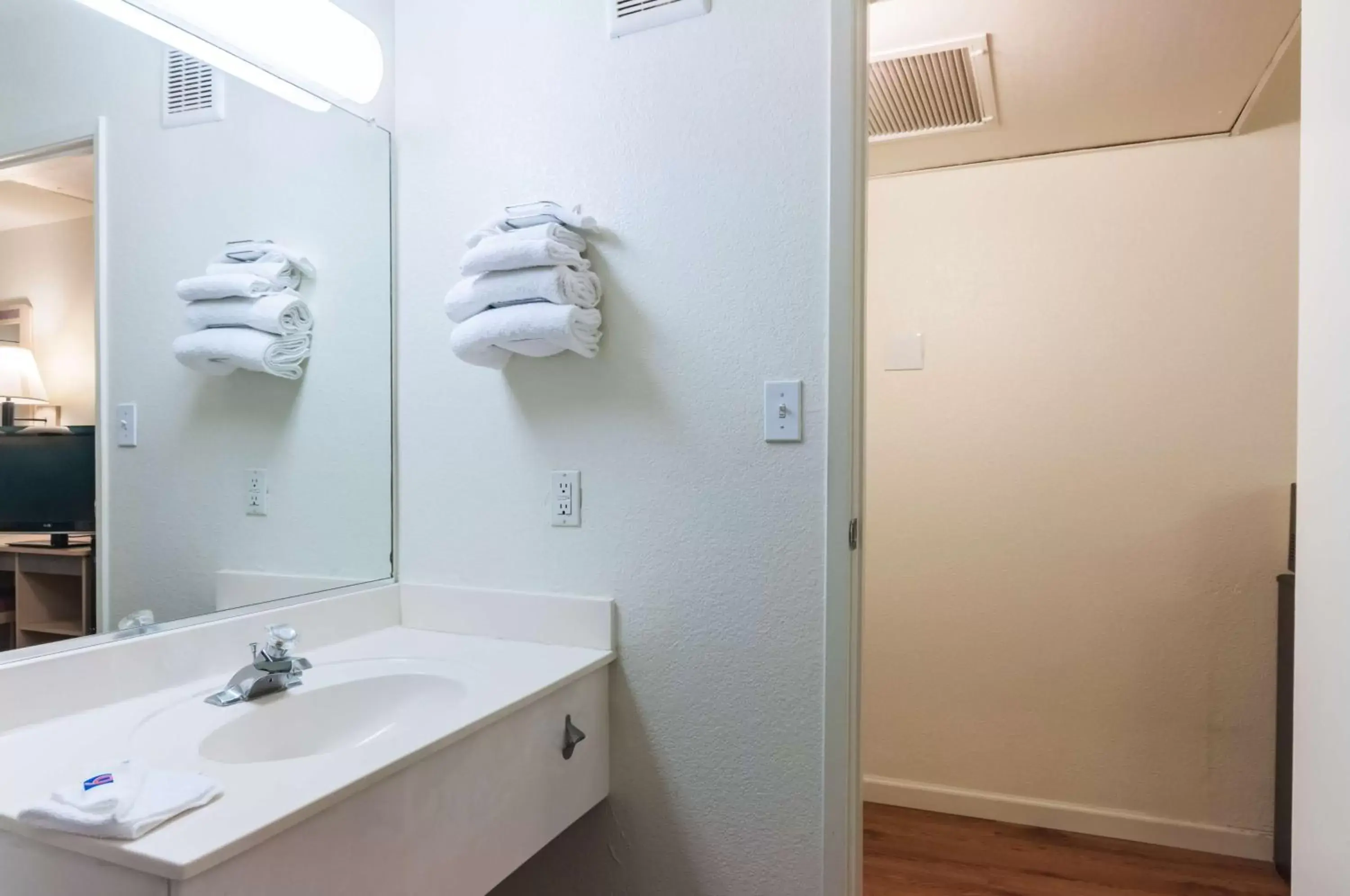 Bathroom in Motel 6-Green River, UT