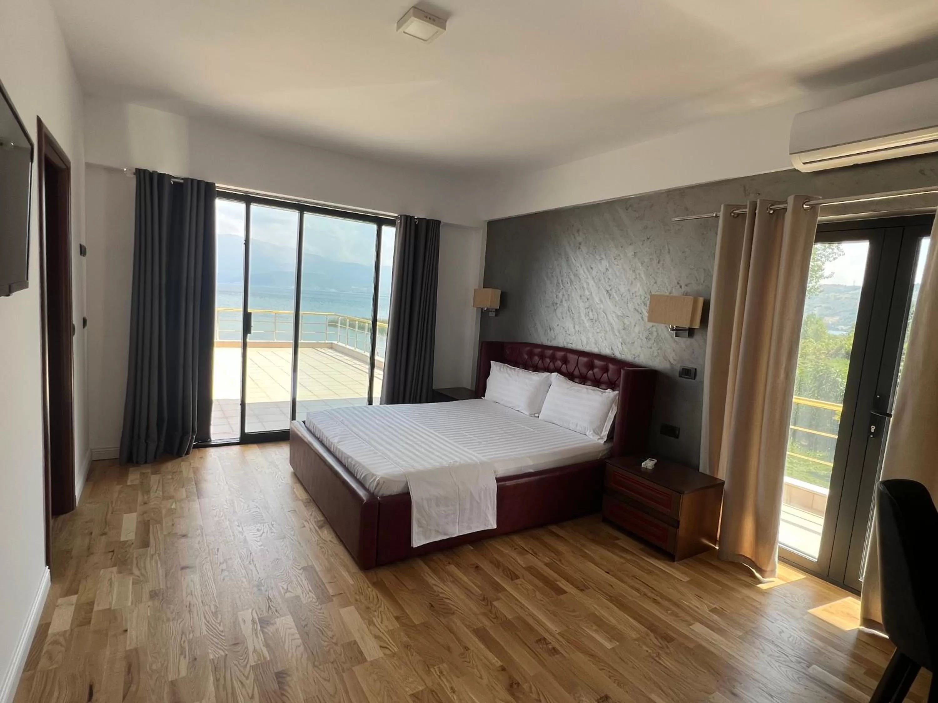 Bed in Hotel Victoria