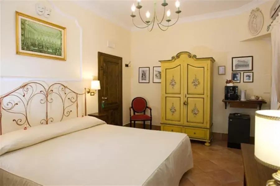 Photo of the whole room, Bed in Mondo Antico B&B