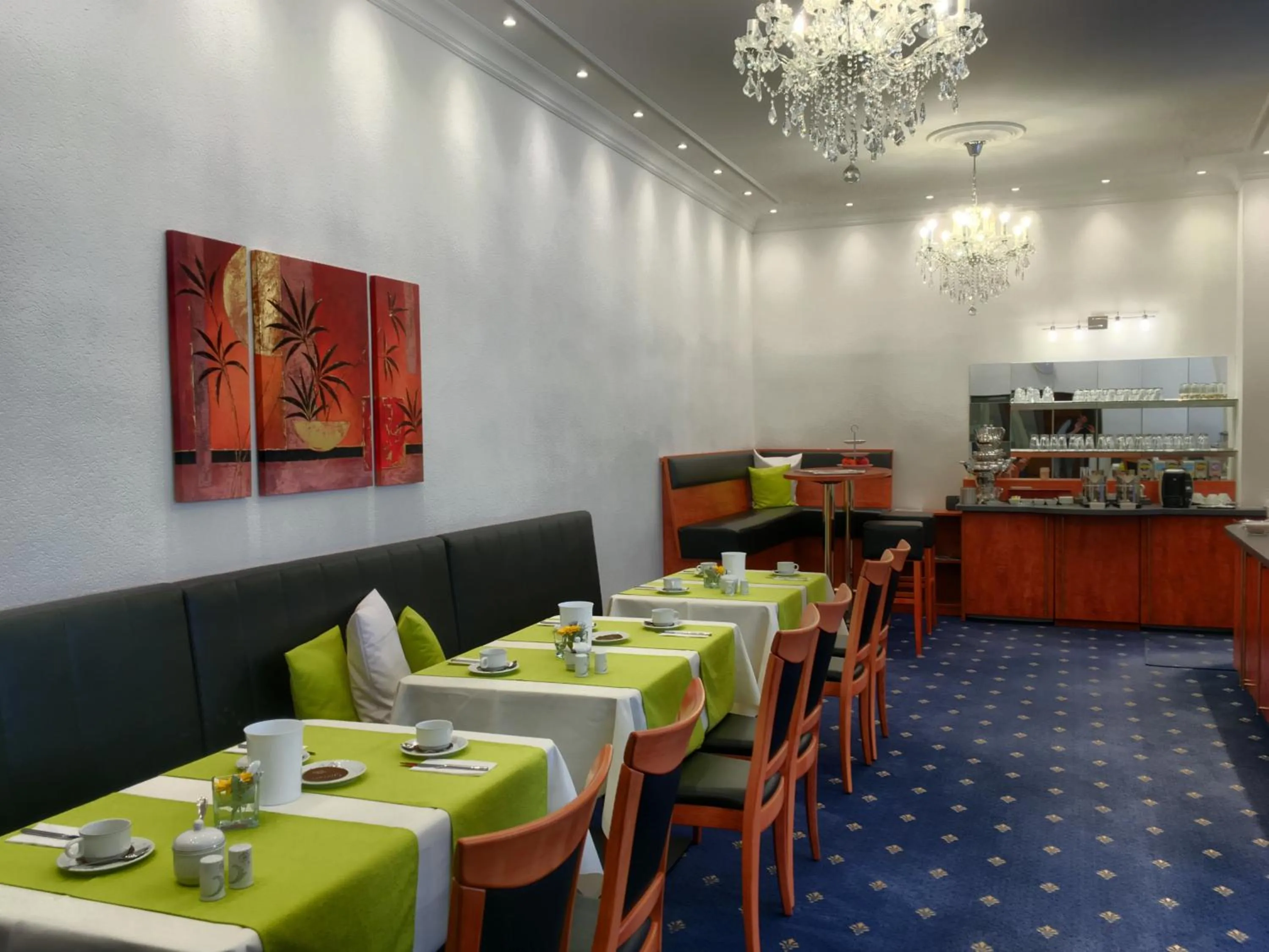 Restaurant/places to eat in Hotel Hansa