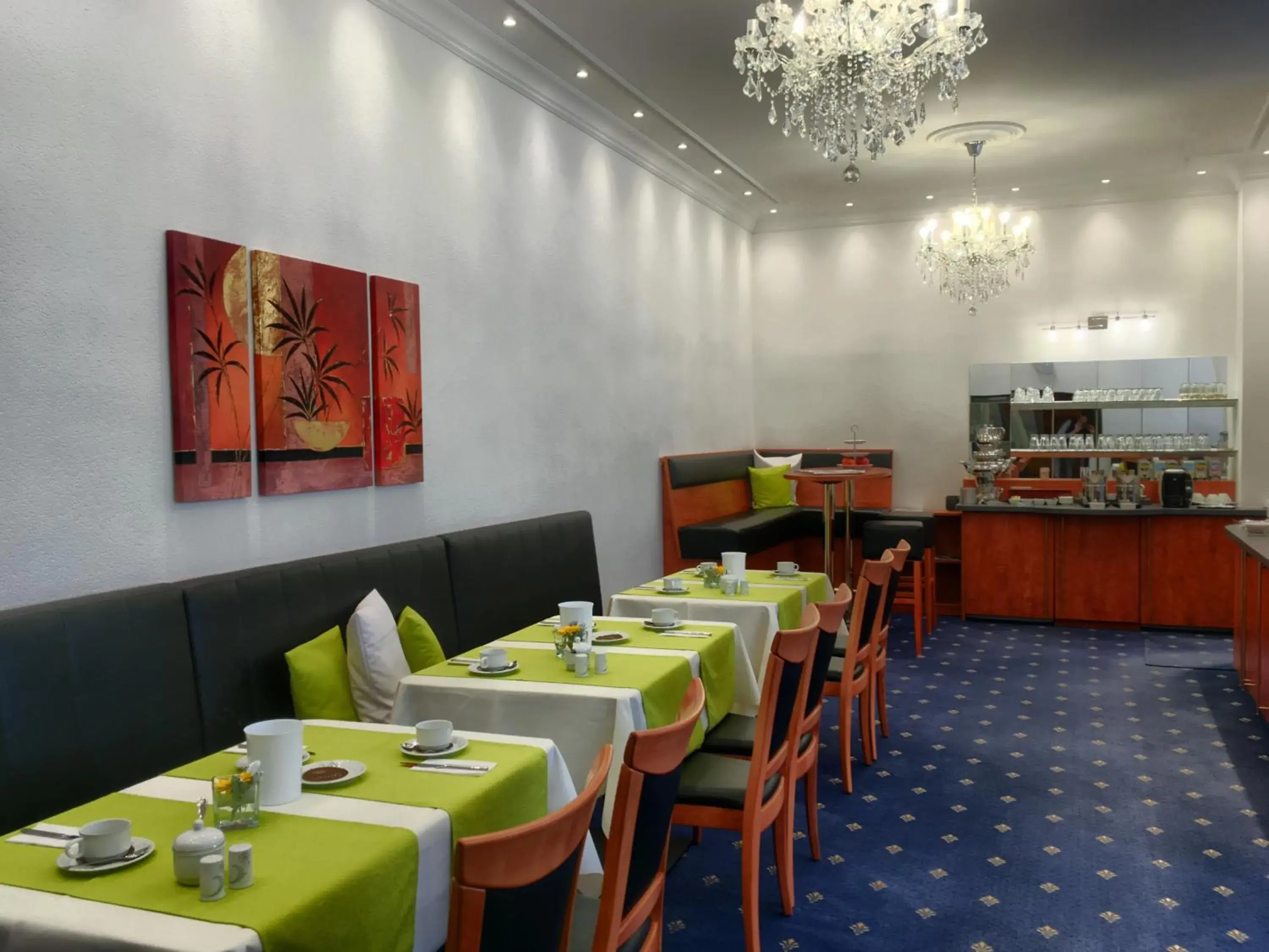 Restaurant/Places to Eat in Hotel Hansa