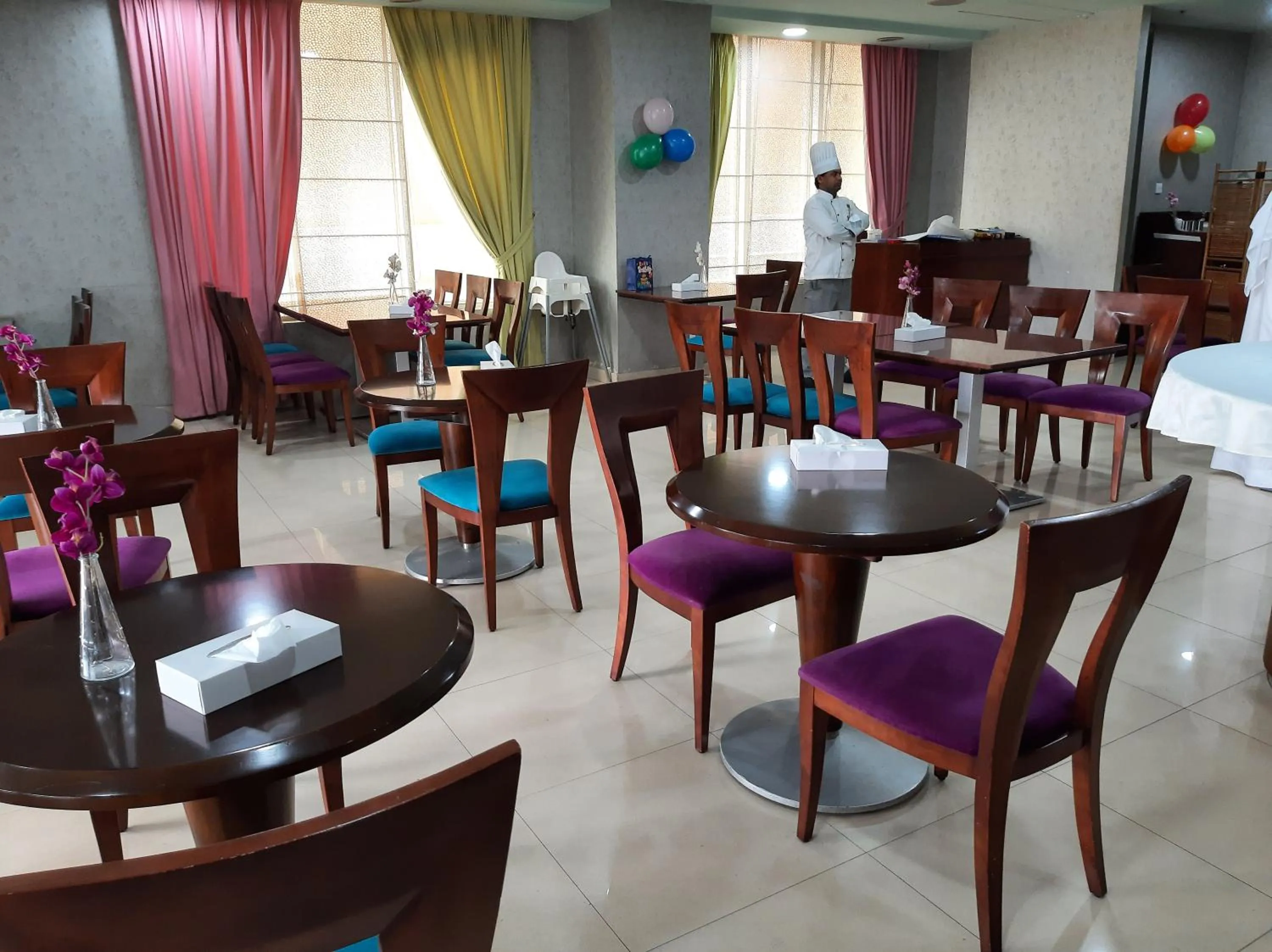 Restaurant/places to eat in Al Manar Grand Hotel Apartment
