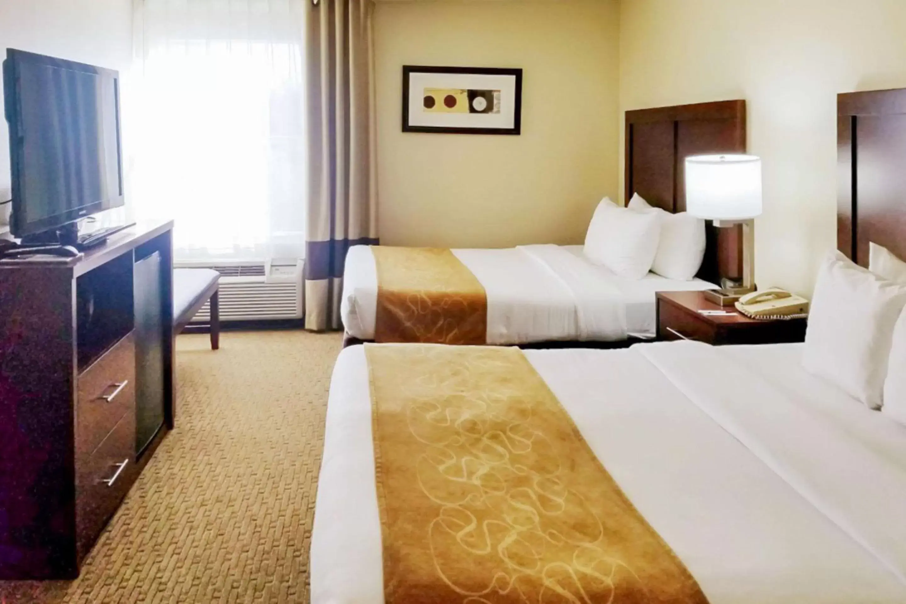 Bedroom, Bed in Comfort Suites Las Colinas Center