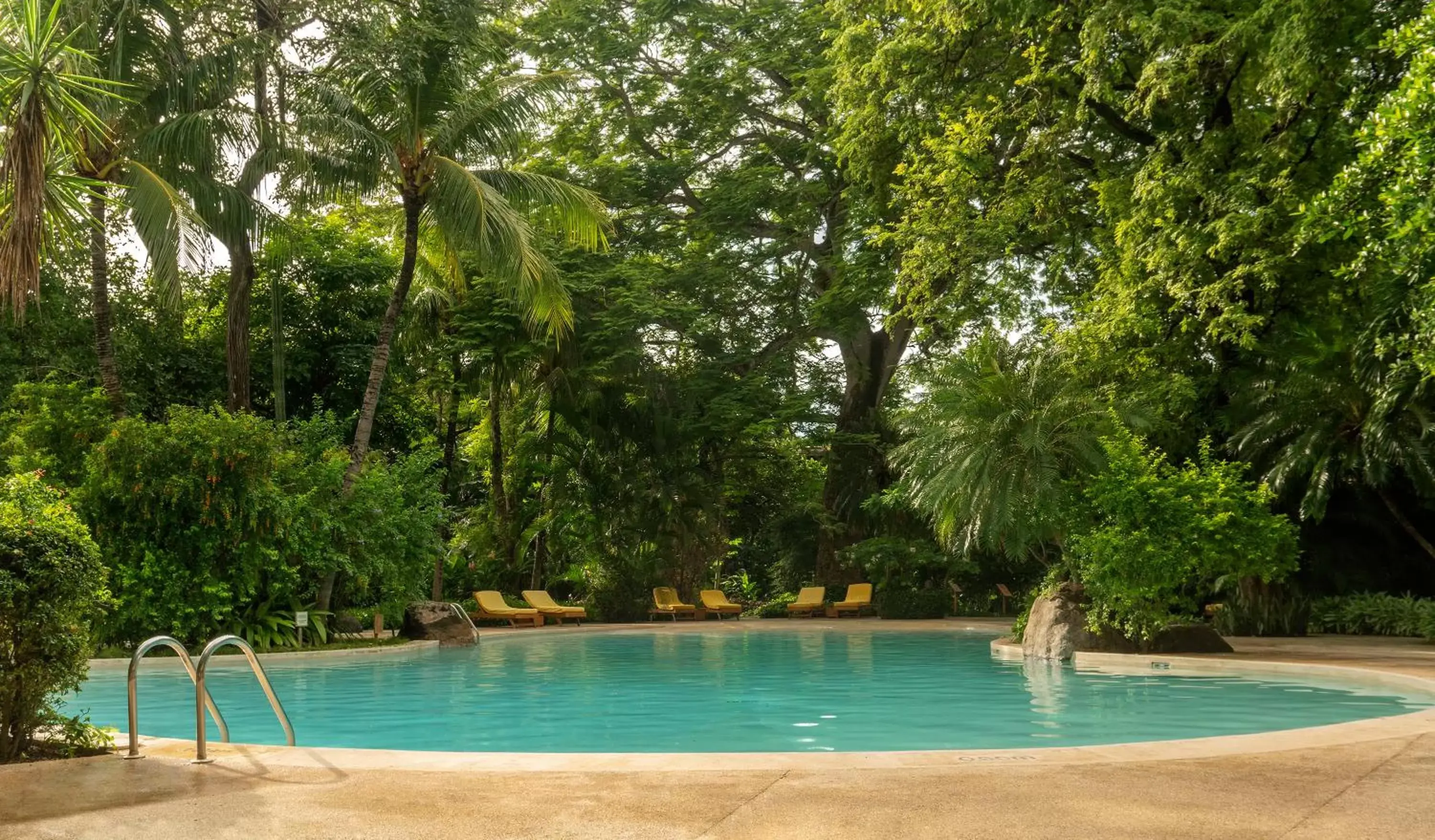 Swimming Pool in Capitán Suizo Beachfront Boutique Hotel