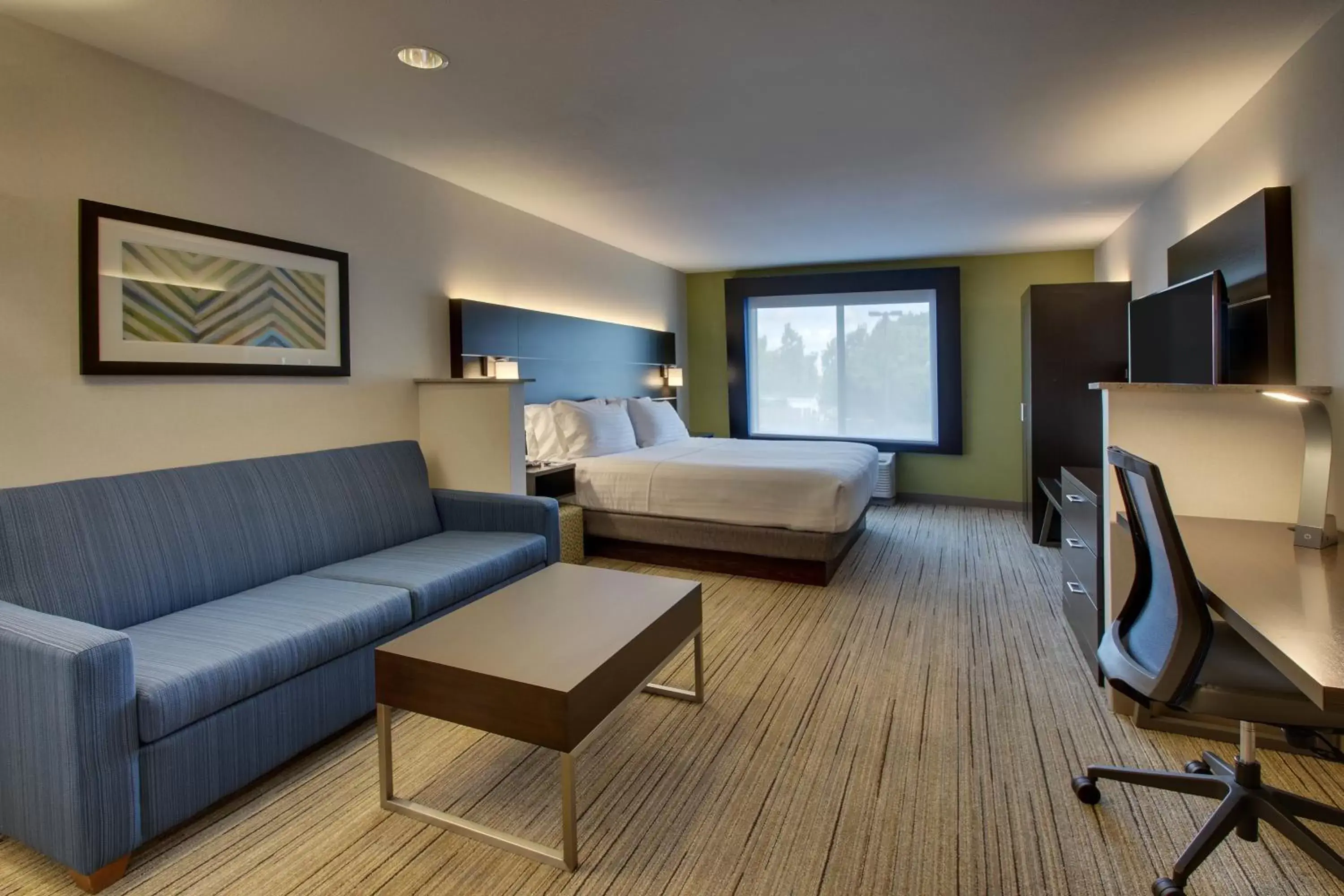 Bedroom, Seating Area in Holiday Inn Express Hotel & Suites Morris, an IHG Hotel