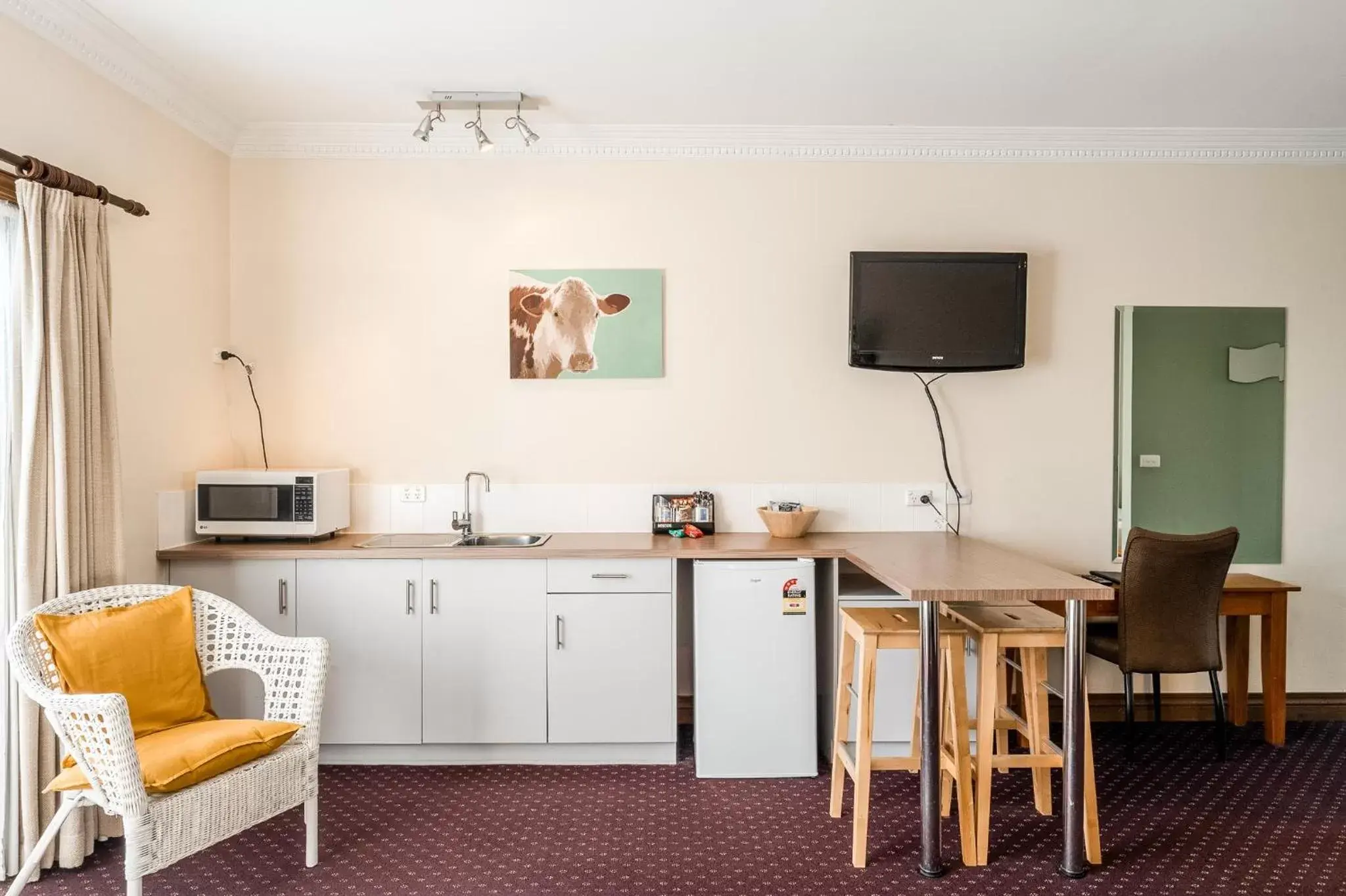 TV and multimedia, Kitchen/Kitchenette in The Henry Parkes Tenterfield