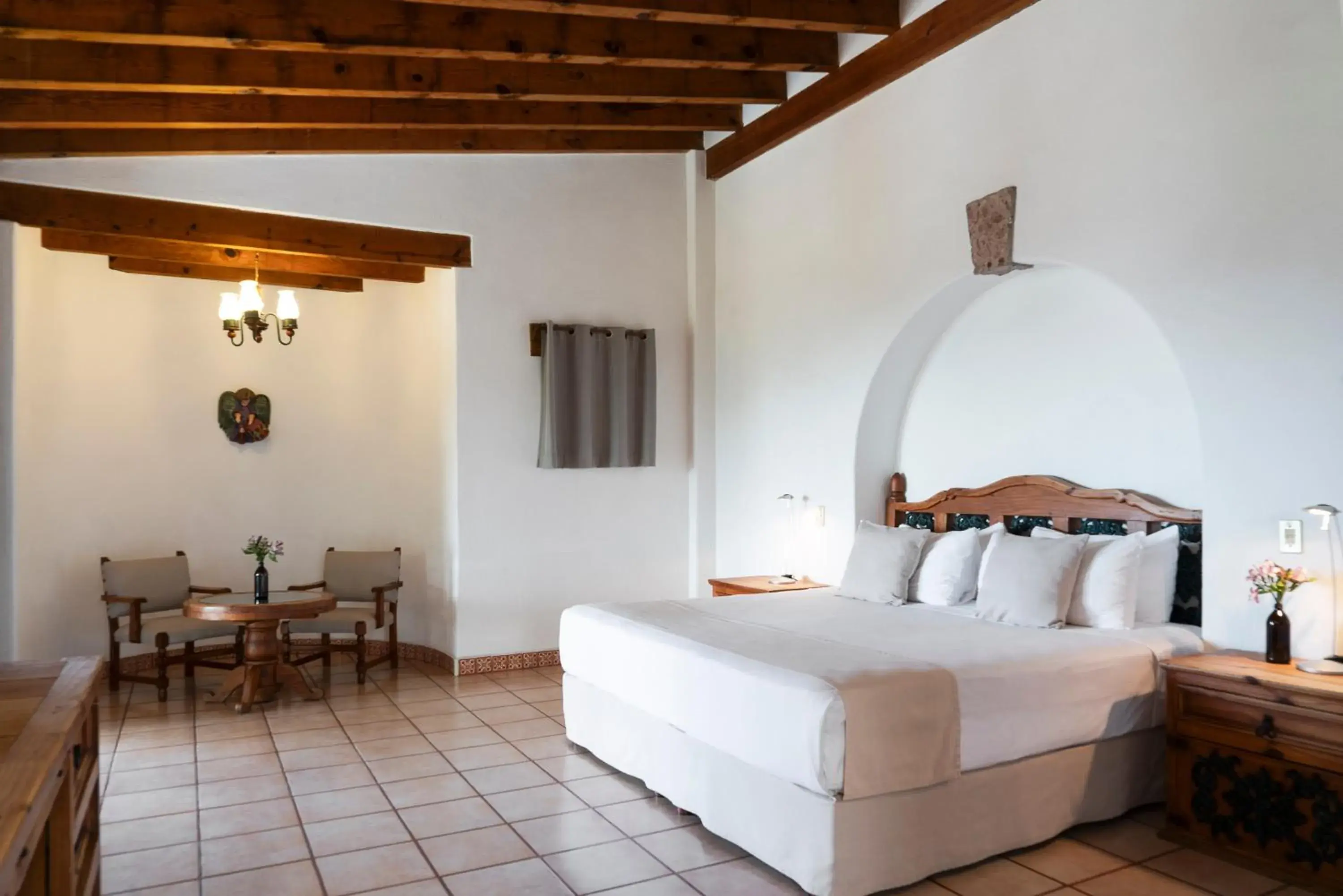 Photo of the whole room, Bed in Posada del Tepozteco