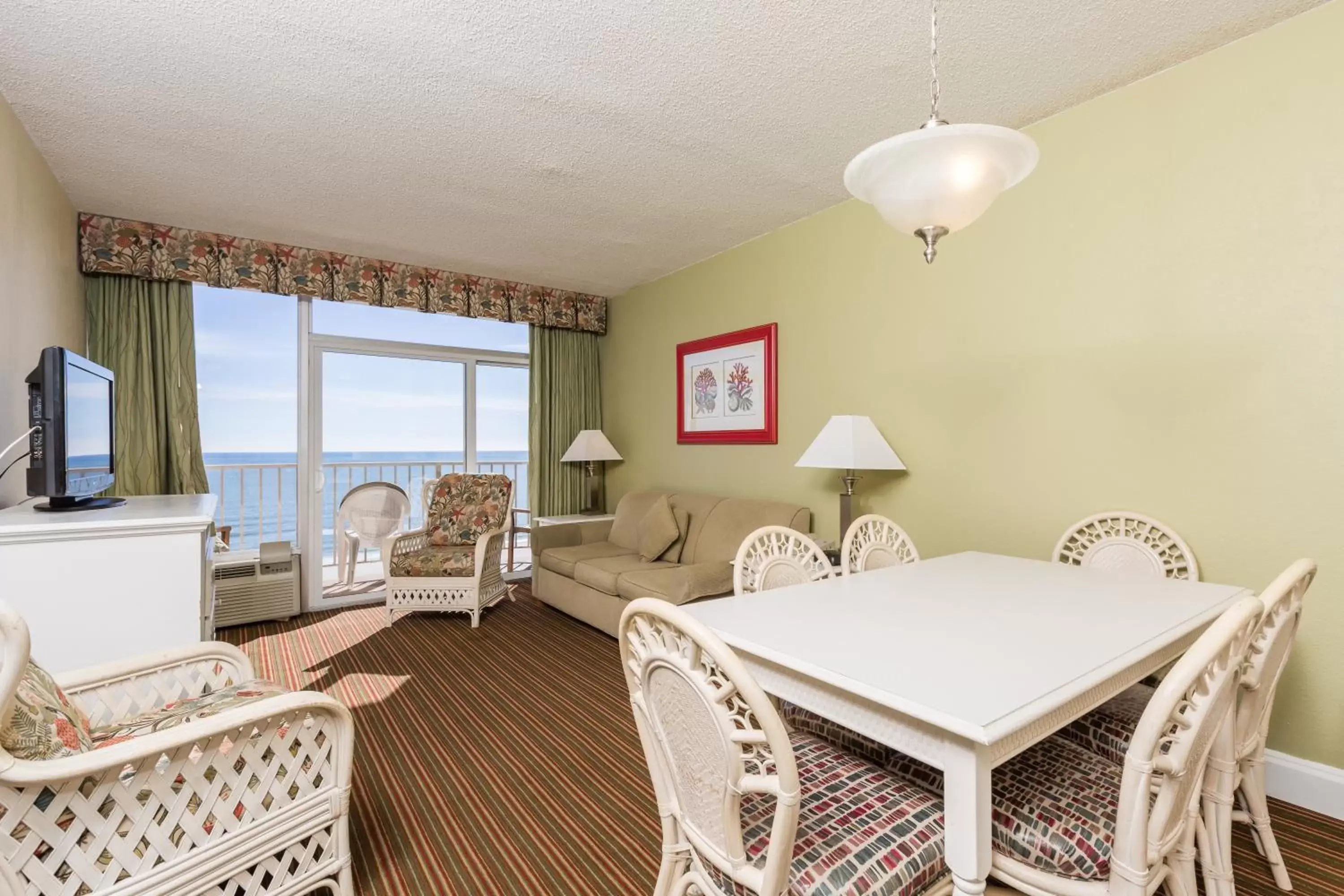 Living room, Dining Area in Maritime Beach Club by Capital Vacations