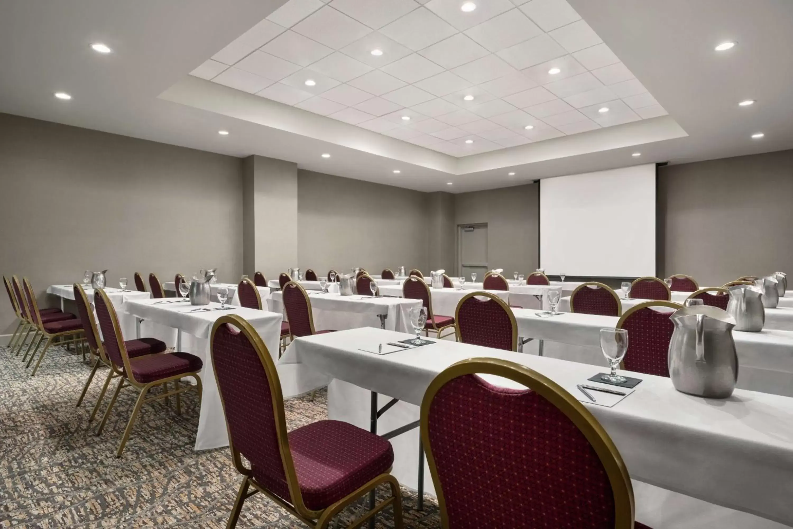 Meeting/conference room in Embassy Suites by Hilton Cleveland Rockside