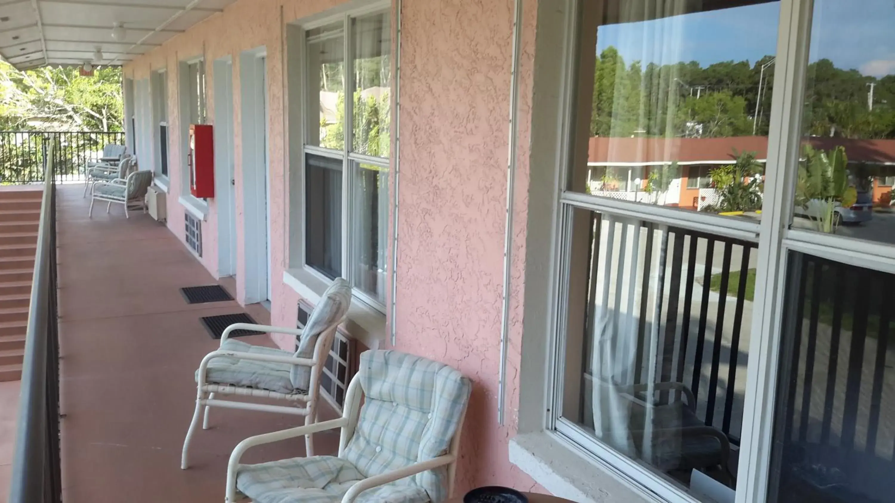 Day, Patio/Outdoor Area in Conty's Motel