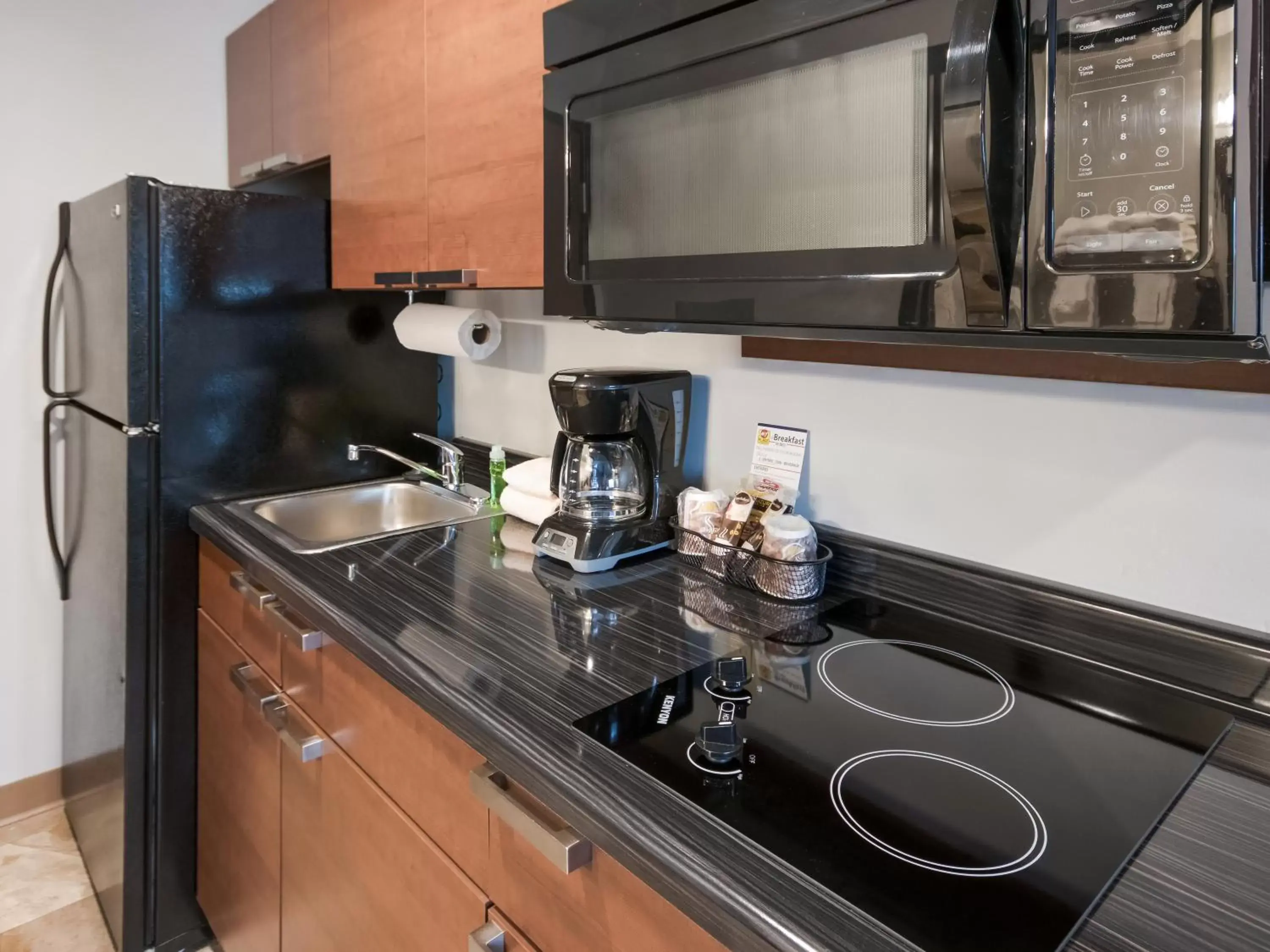 kitchen, Kitchen/Kitchenette in My Place Hotel-Lubbock, TX