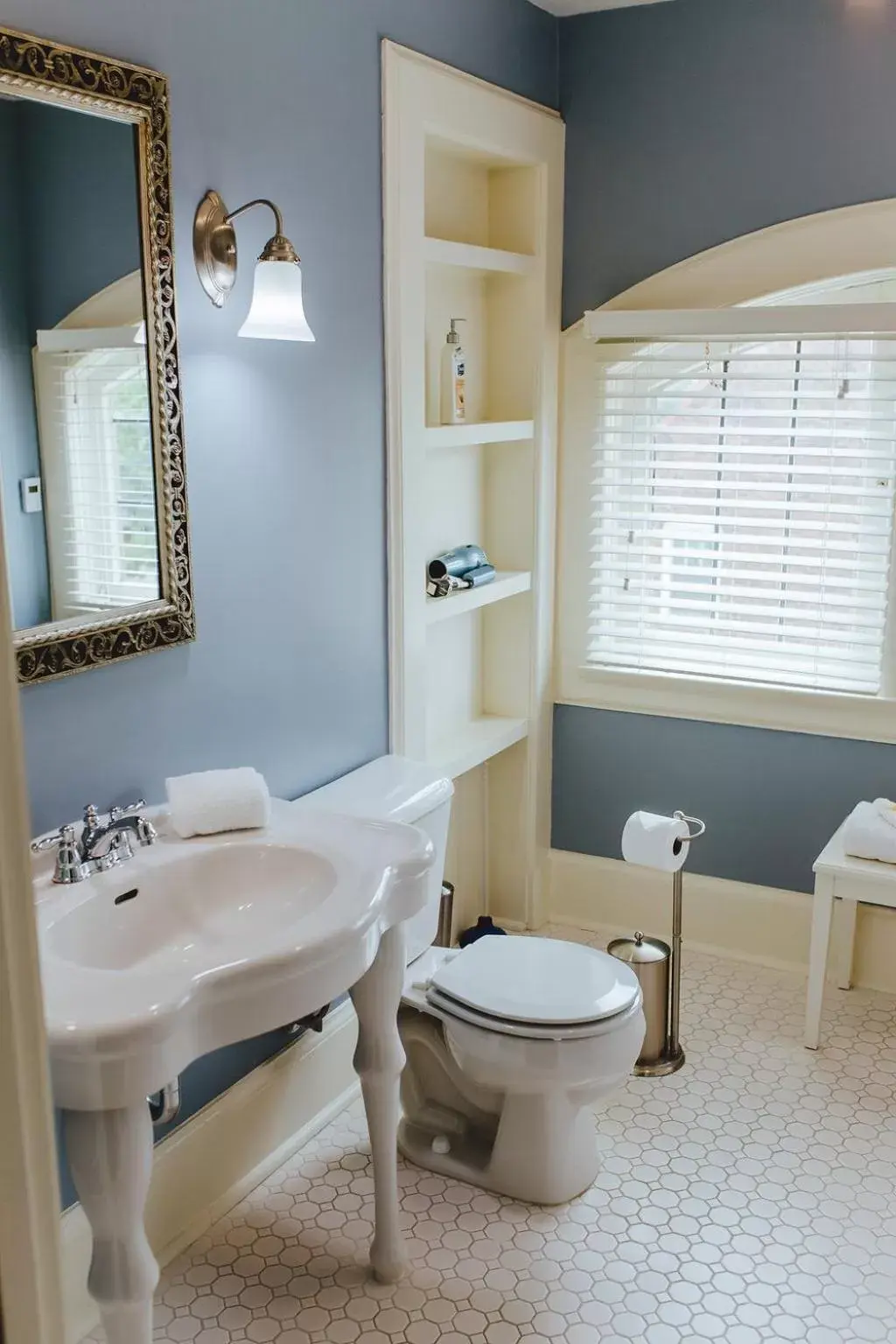 Bathroom in Leonard at Logan House