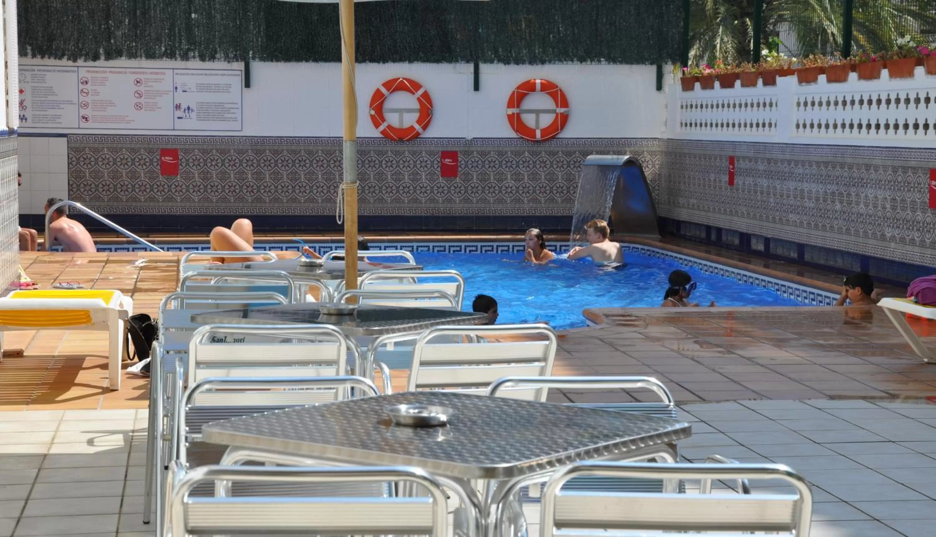 Swimming pool in Aparthotel Safari