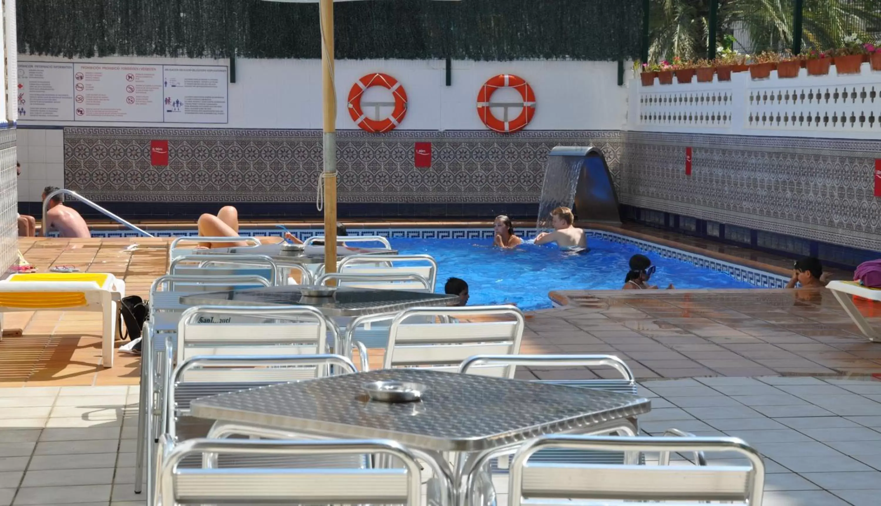 Swimming Pool in Aparthotel Safari