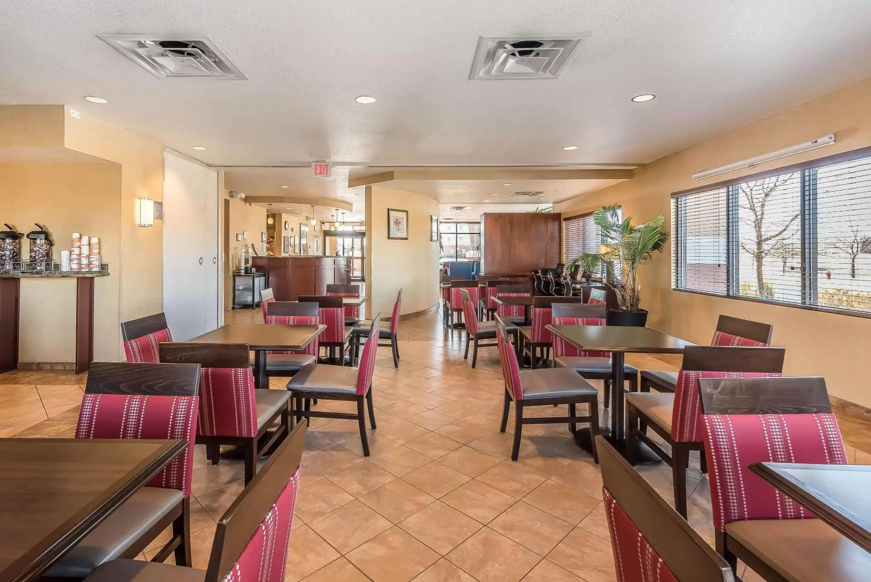 Restaurant/Places to Eat in Comfort Suites Longmont