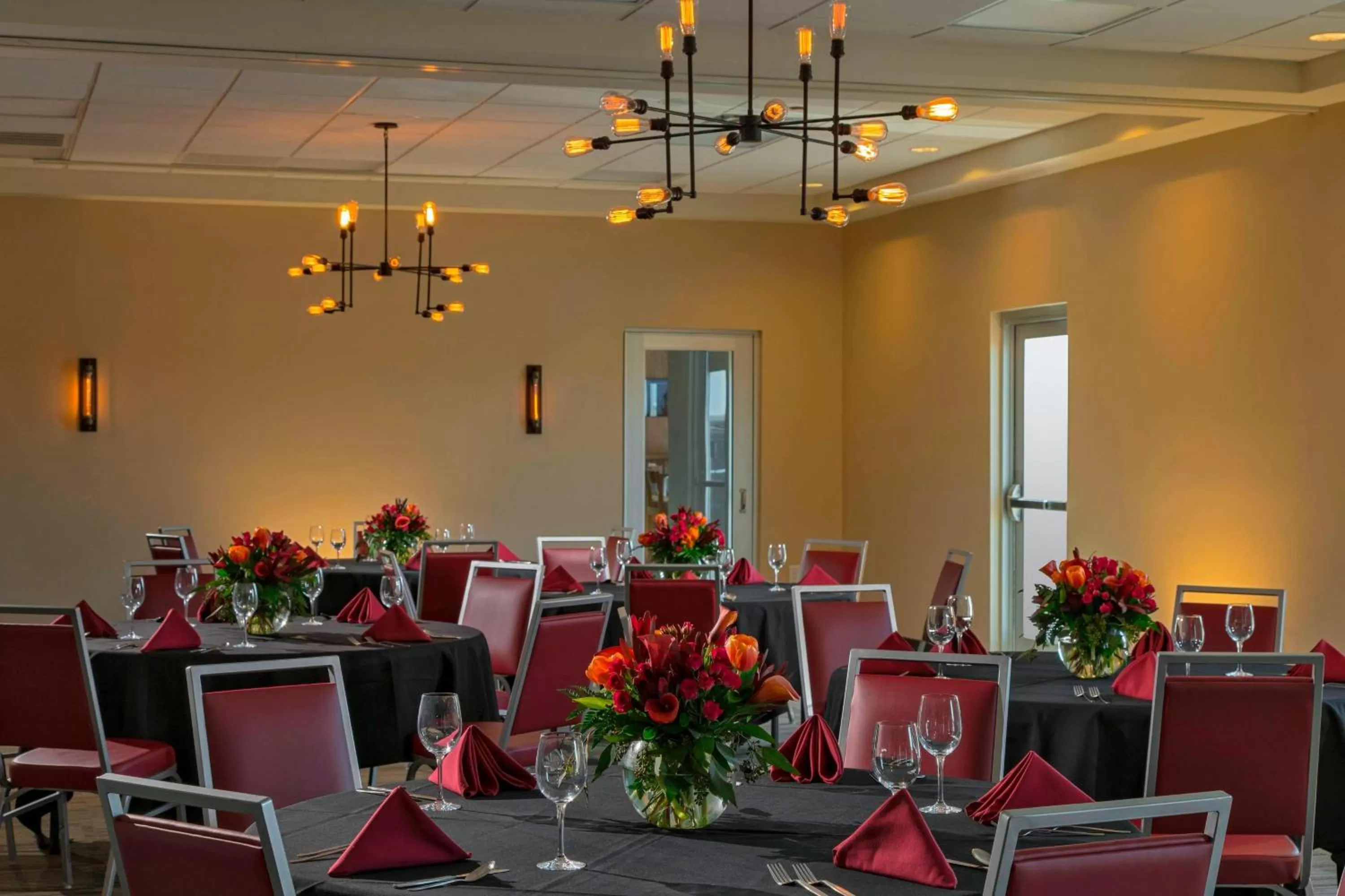 Meeting/conference room, Restaurant/Places to Eat in Four Points by Sheraton Midland