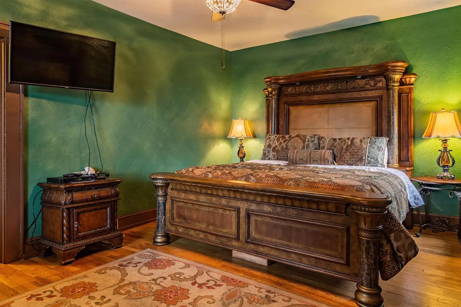 Bedroom, Bed in Echo Mountain Inn