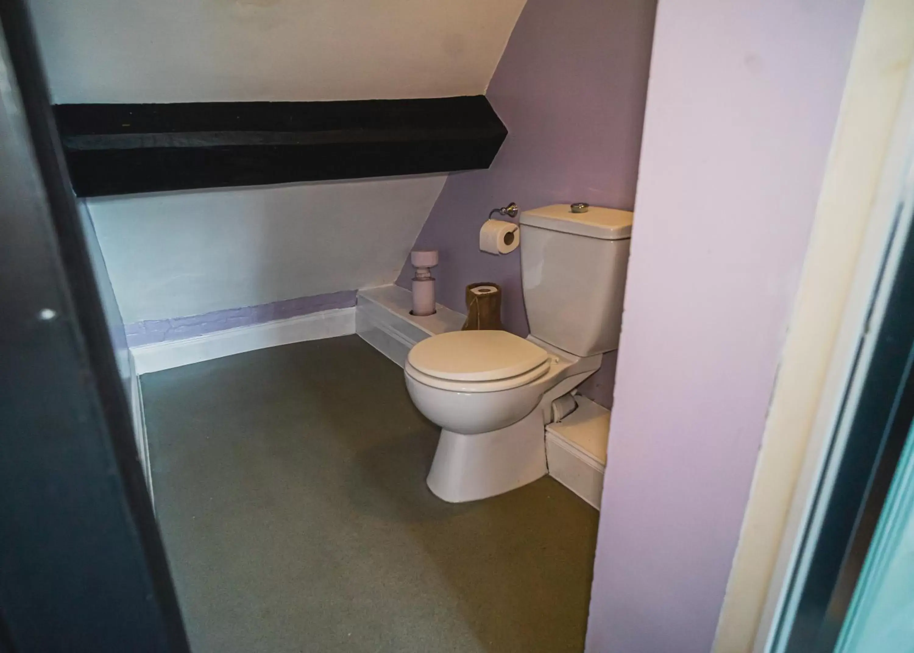 Bathroom in The Mug House Inn