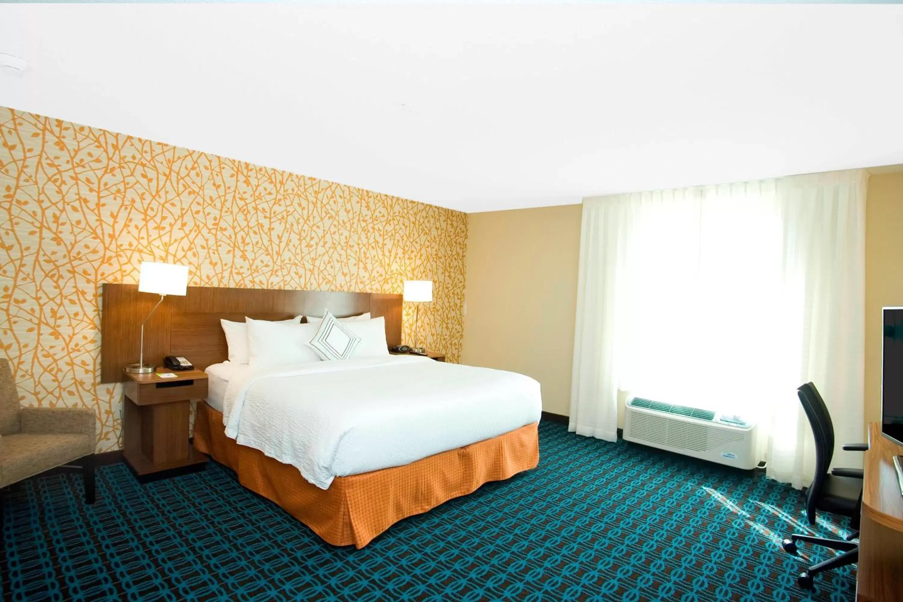 Photo of the whole room, Bed in Fairfield Inn & Suites by Marriott Chesapeake Suffolk