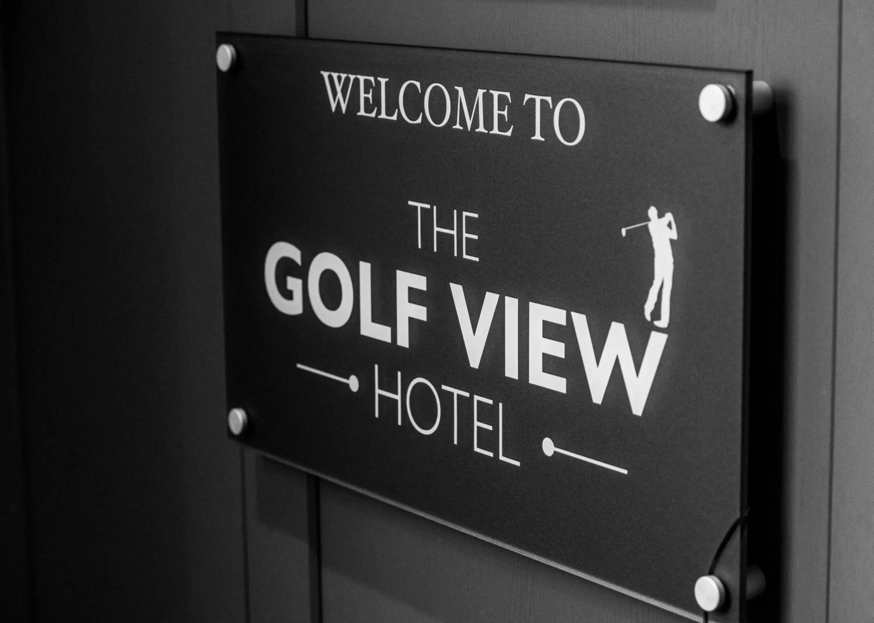 Logo/Certificate/Sign in GOLF View Hotel & Macintosh Restaurant