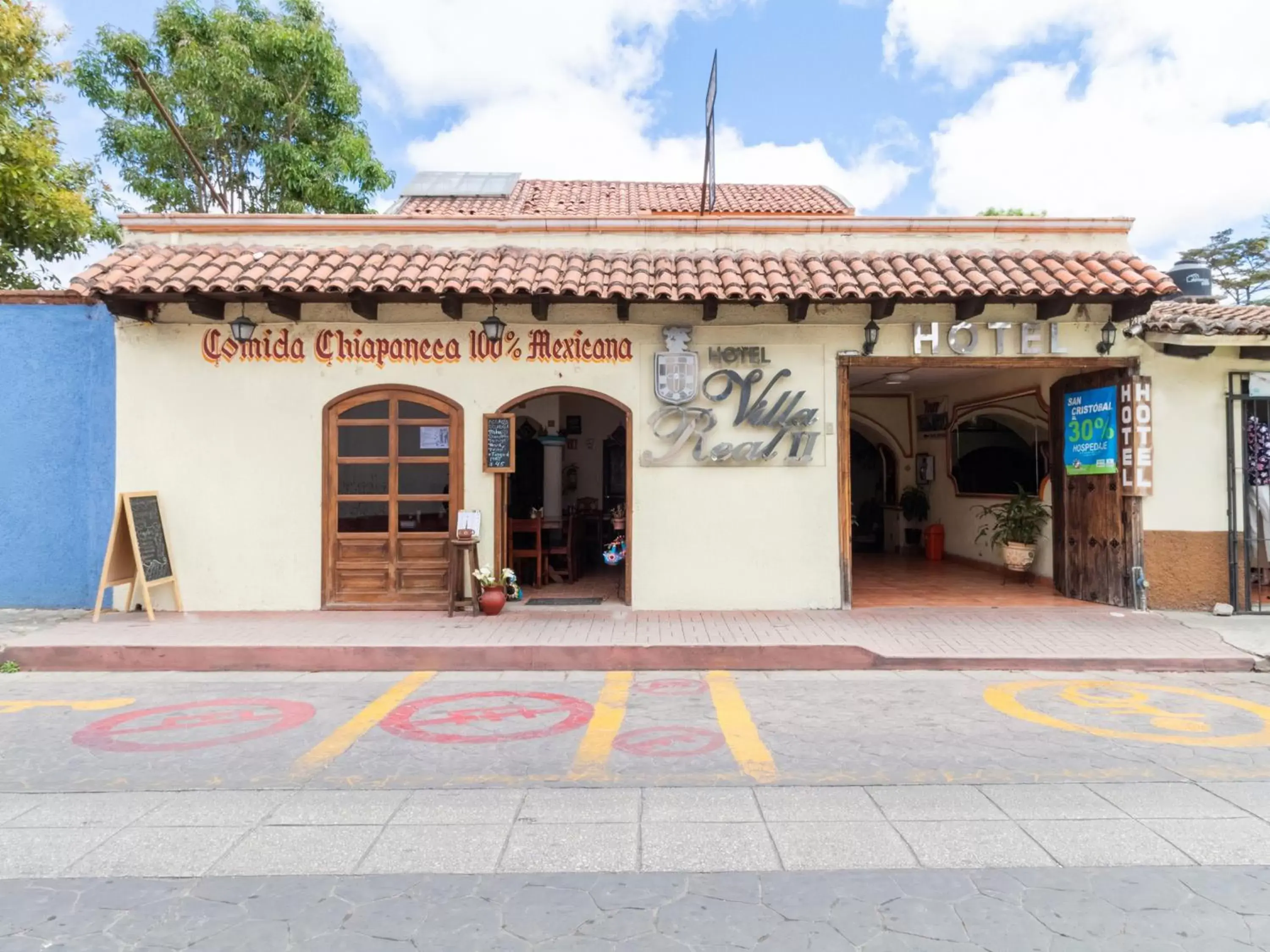 Facade/entrance, Property Building in Hotel Villa Real II