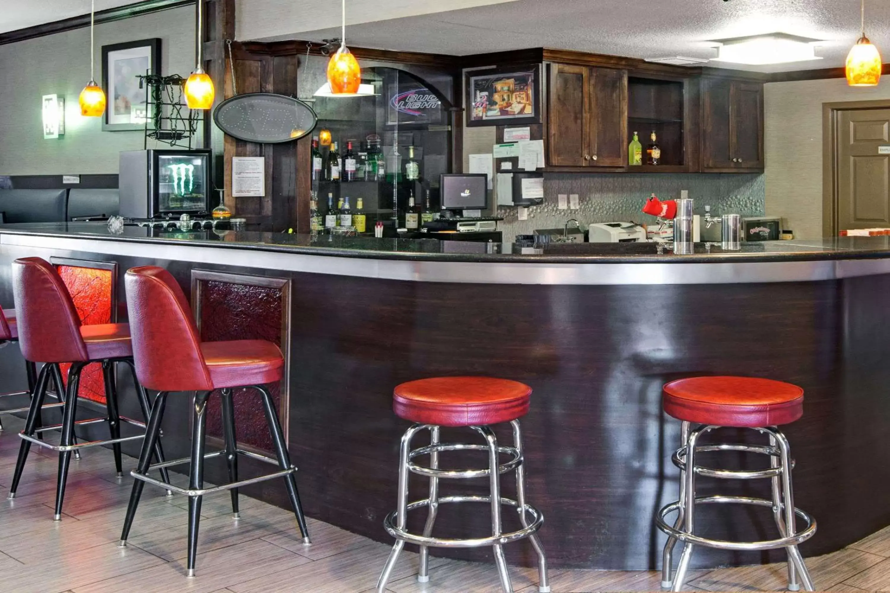 Lounge or bar, Lounge/Bar in Ramada by Wyndham Houston Intercontinental Airport South