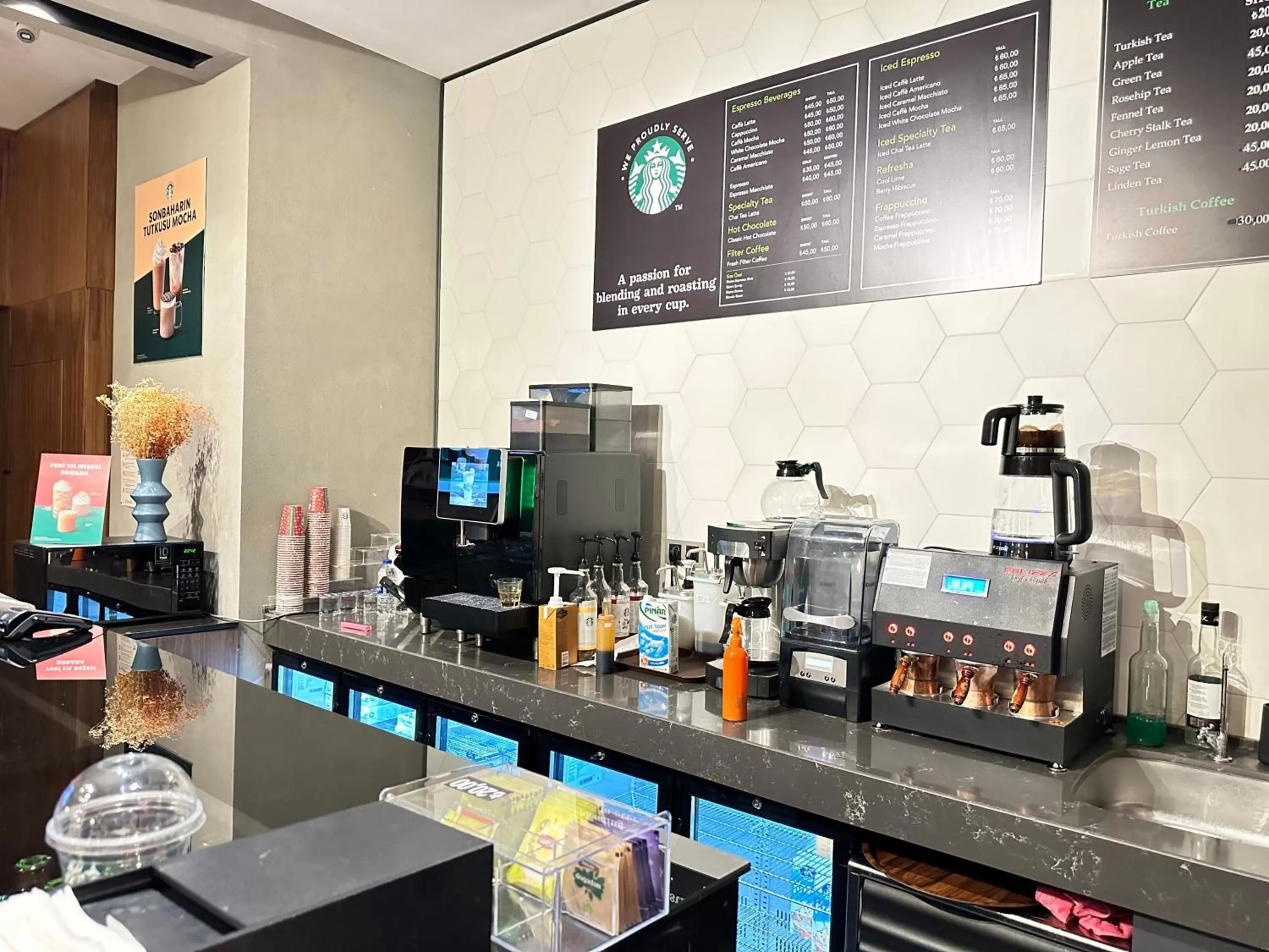 Coffee/tea facilities in Edition Old City Hotel