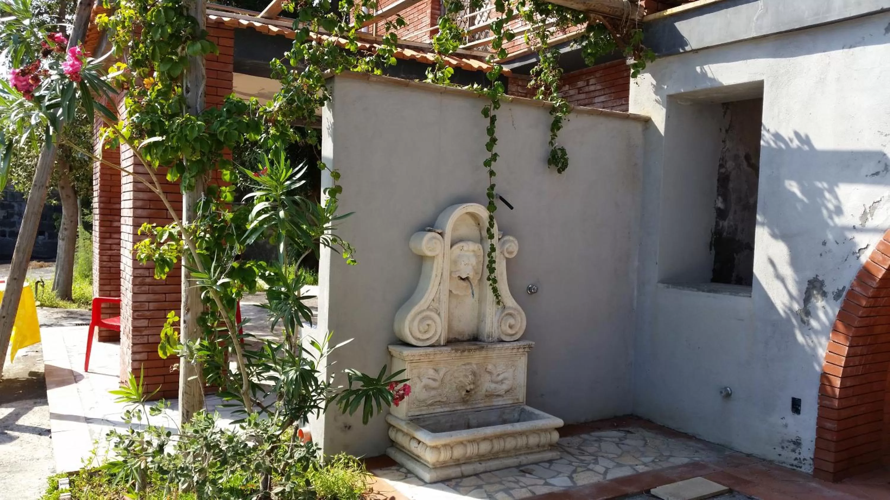 Facade/entrance in Aci Brezza di Mare