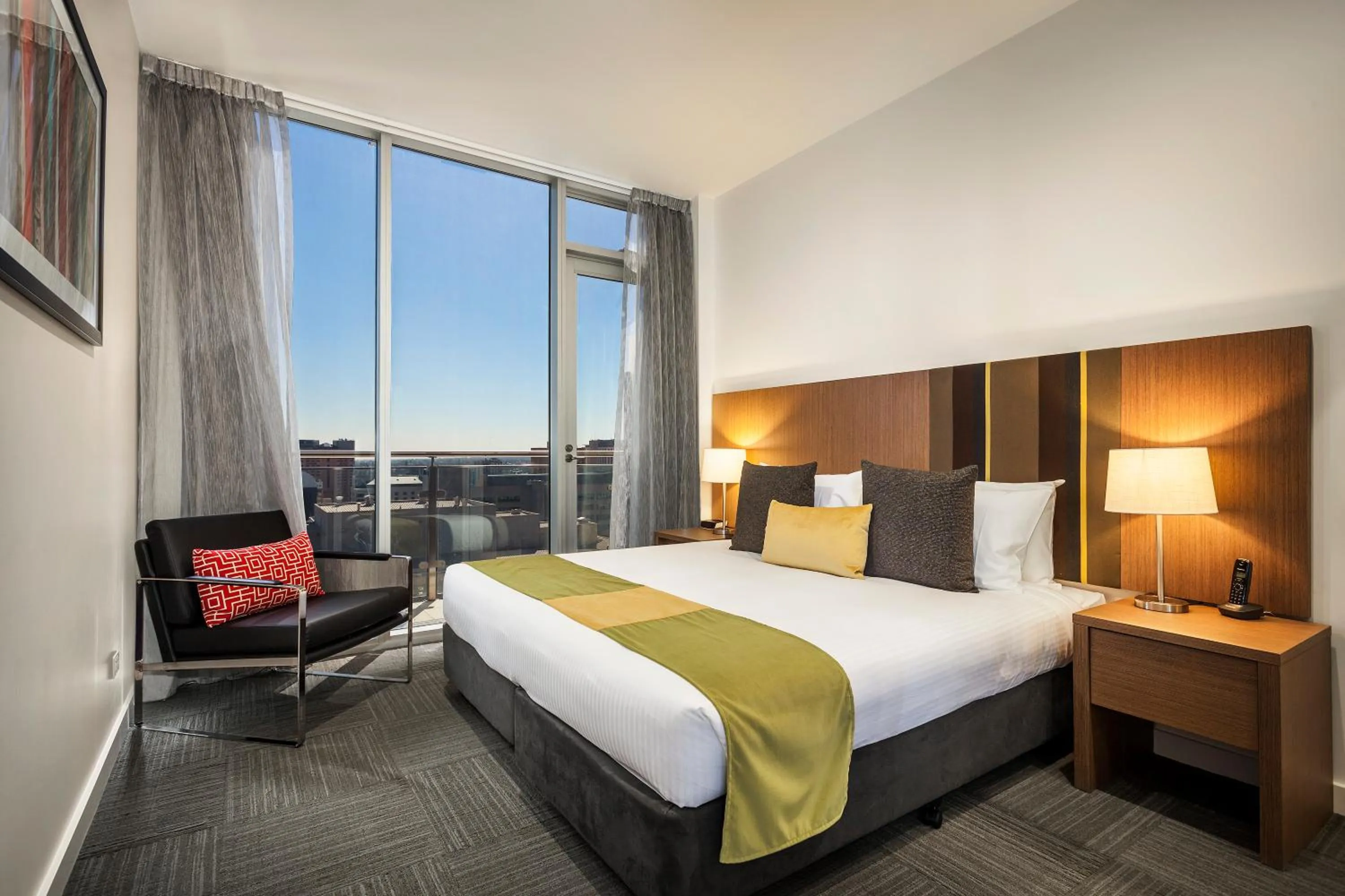 Bedroom, Bed in Quest on Franklin