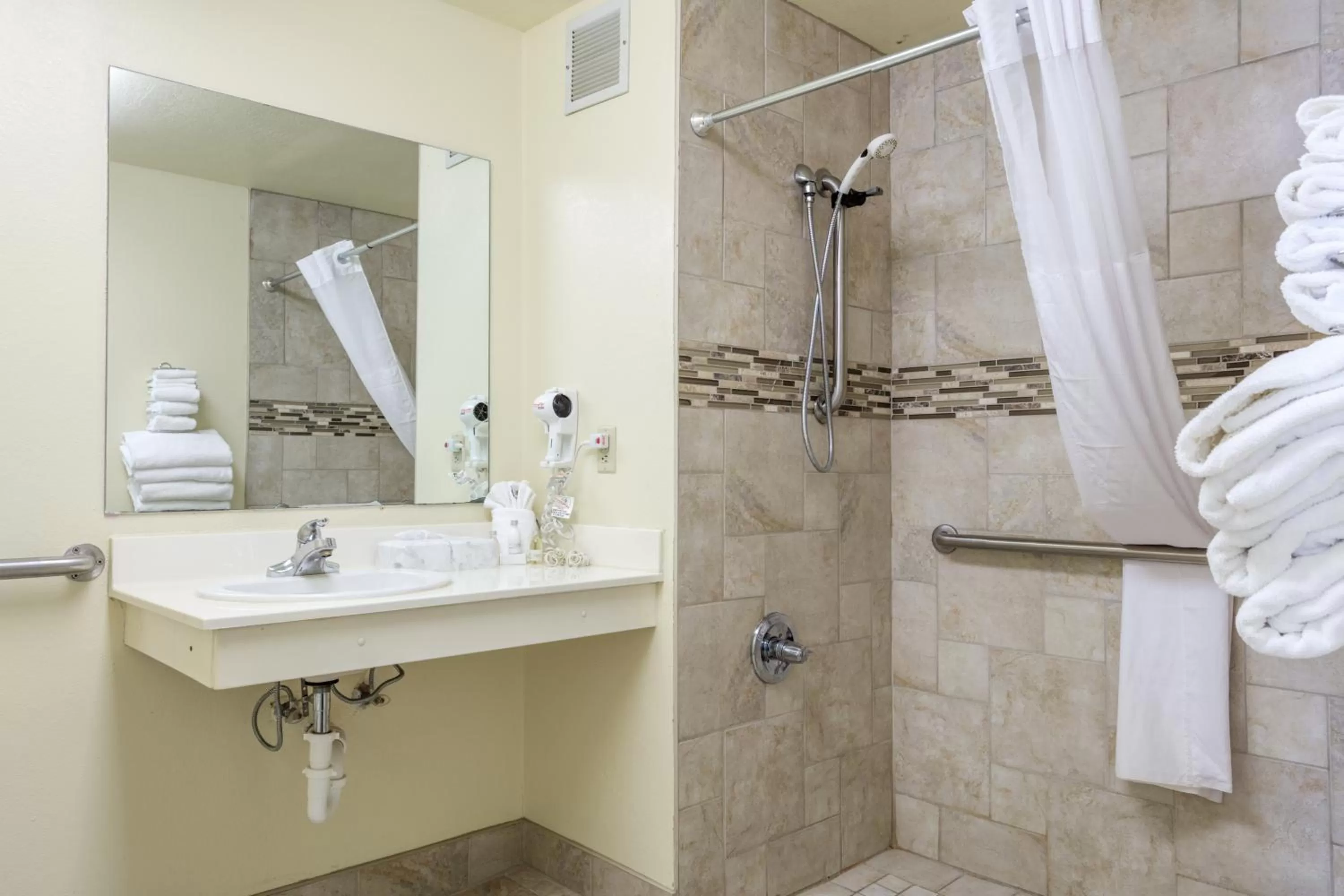 Bathroom in Branson Towers Hotel