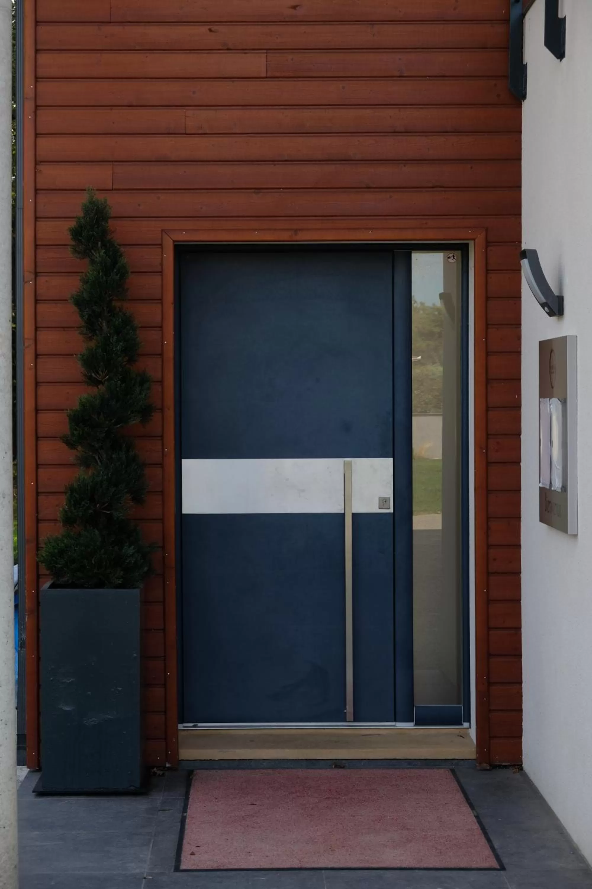 Facade/entrance in LA PLANETTE