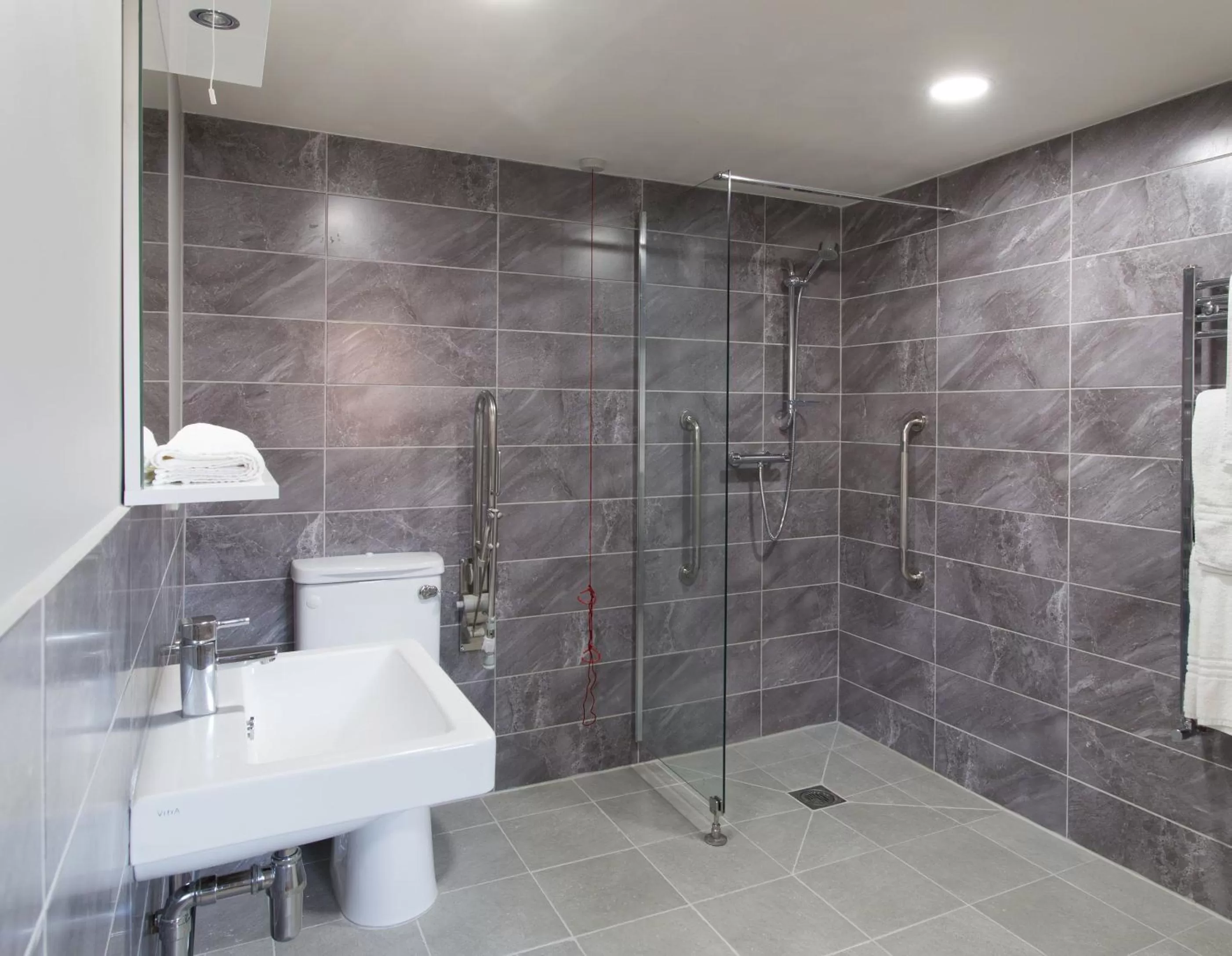 Bathroom in The Loddon Swan